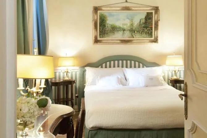 Bedroom, Bed in Petit Palais Hotel De Charme