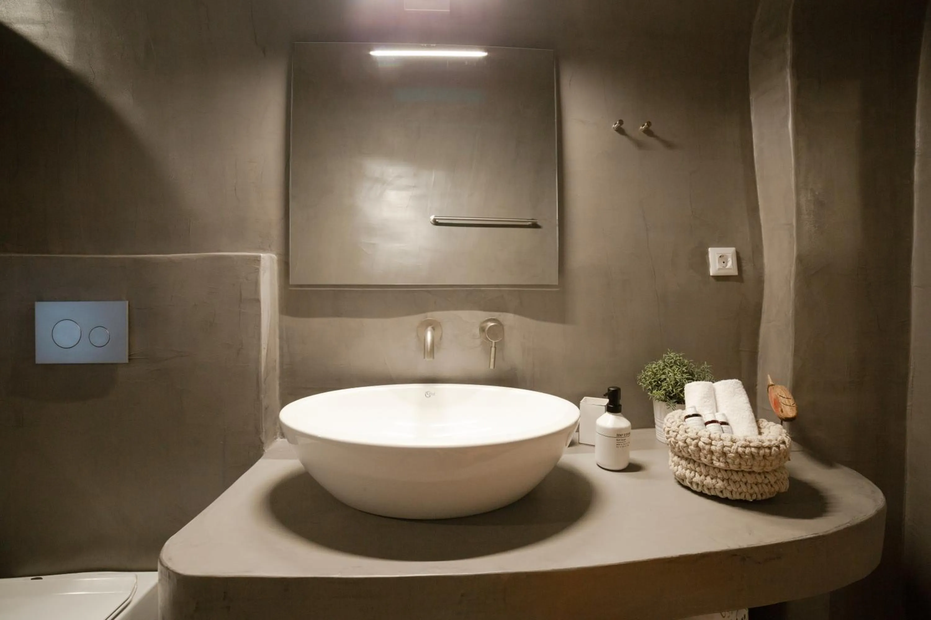 Bathroom in Cydonia Caves