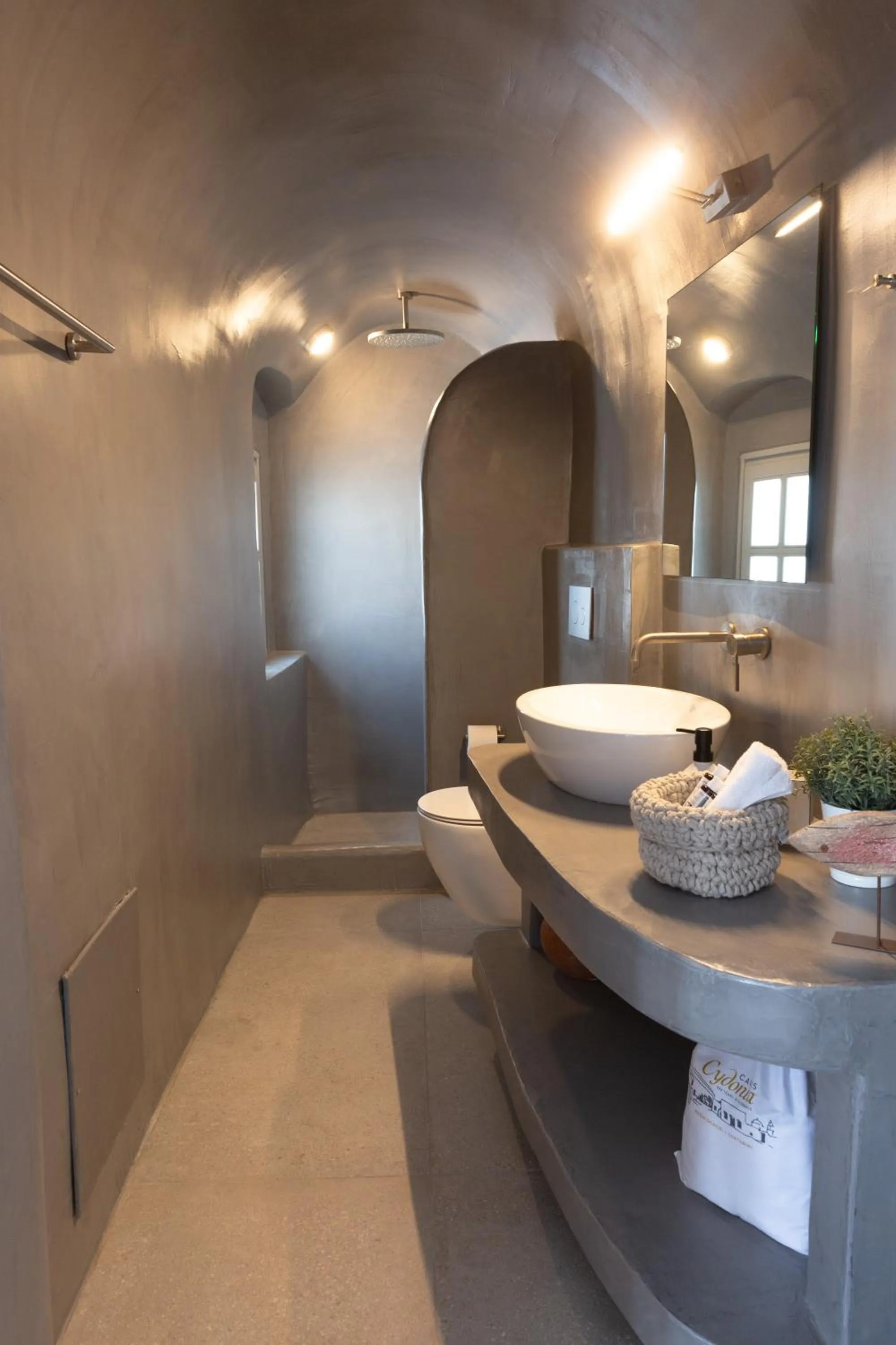 Shower in Cydonia Caves