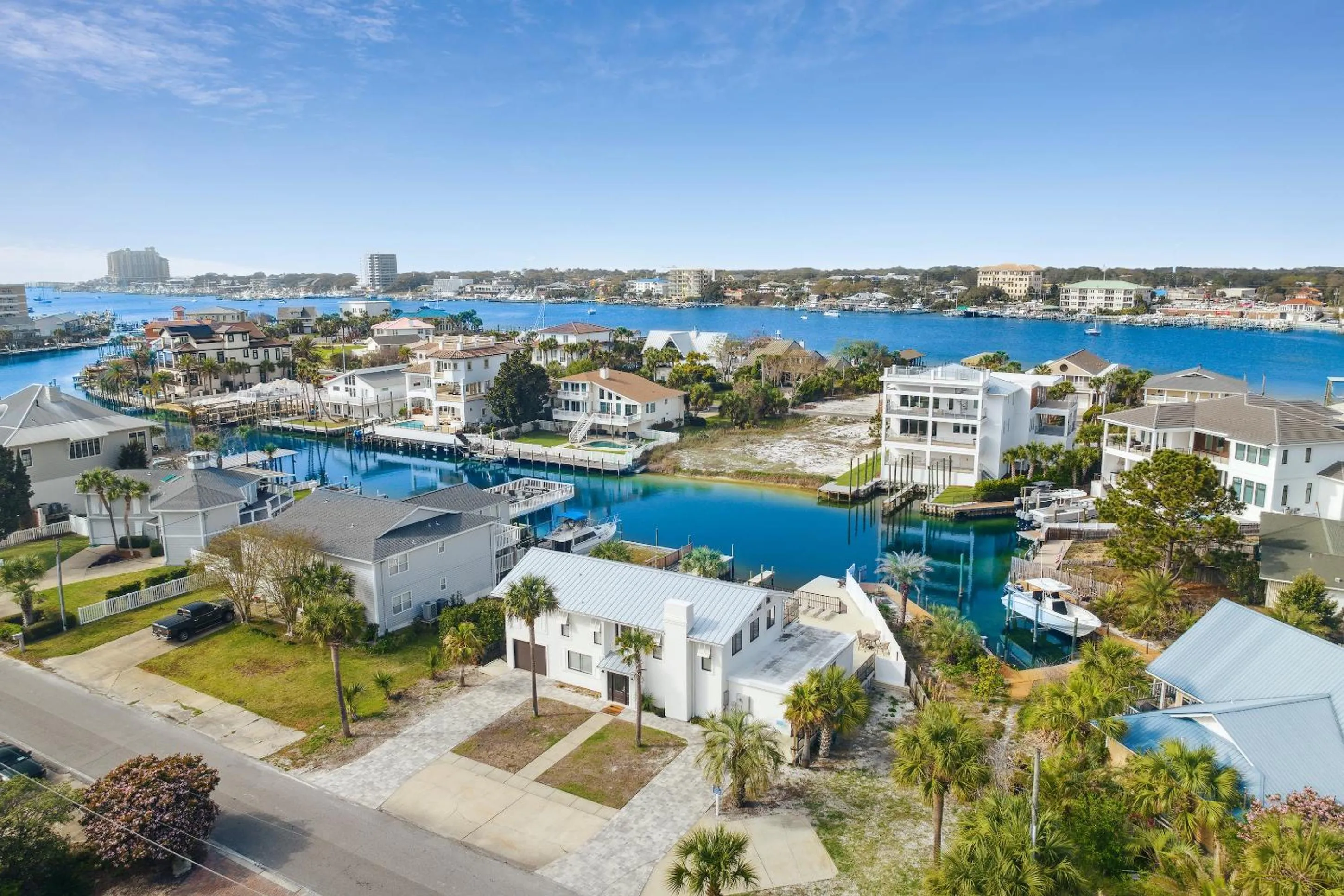 Neighbourhood in Destin Beach House - Happy Harbor House by Panhandle Getaways