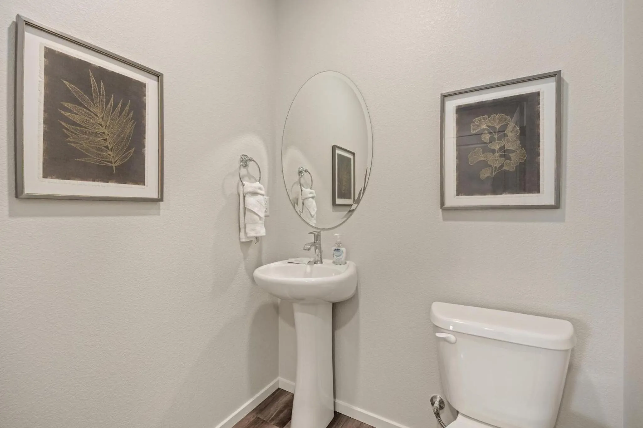 Modern Farmhouse Townhome - Great Central Location