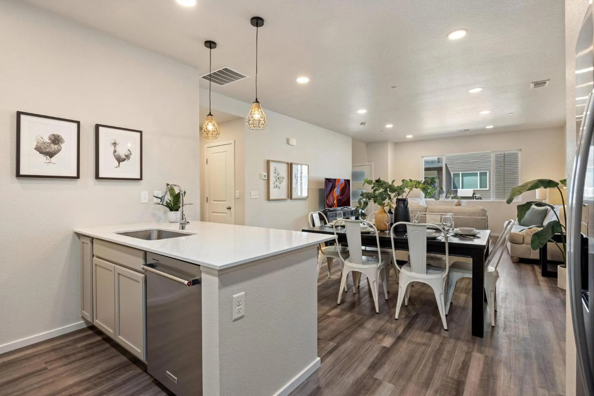 Modern Farmhouse Townhome - Great Central Location