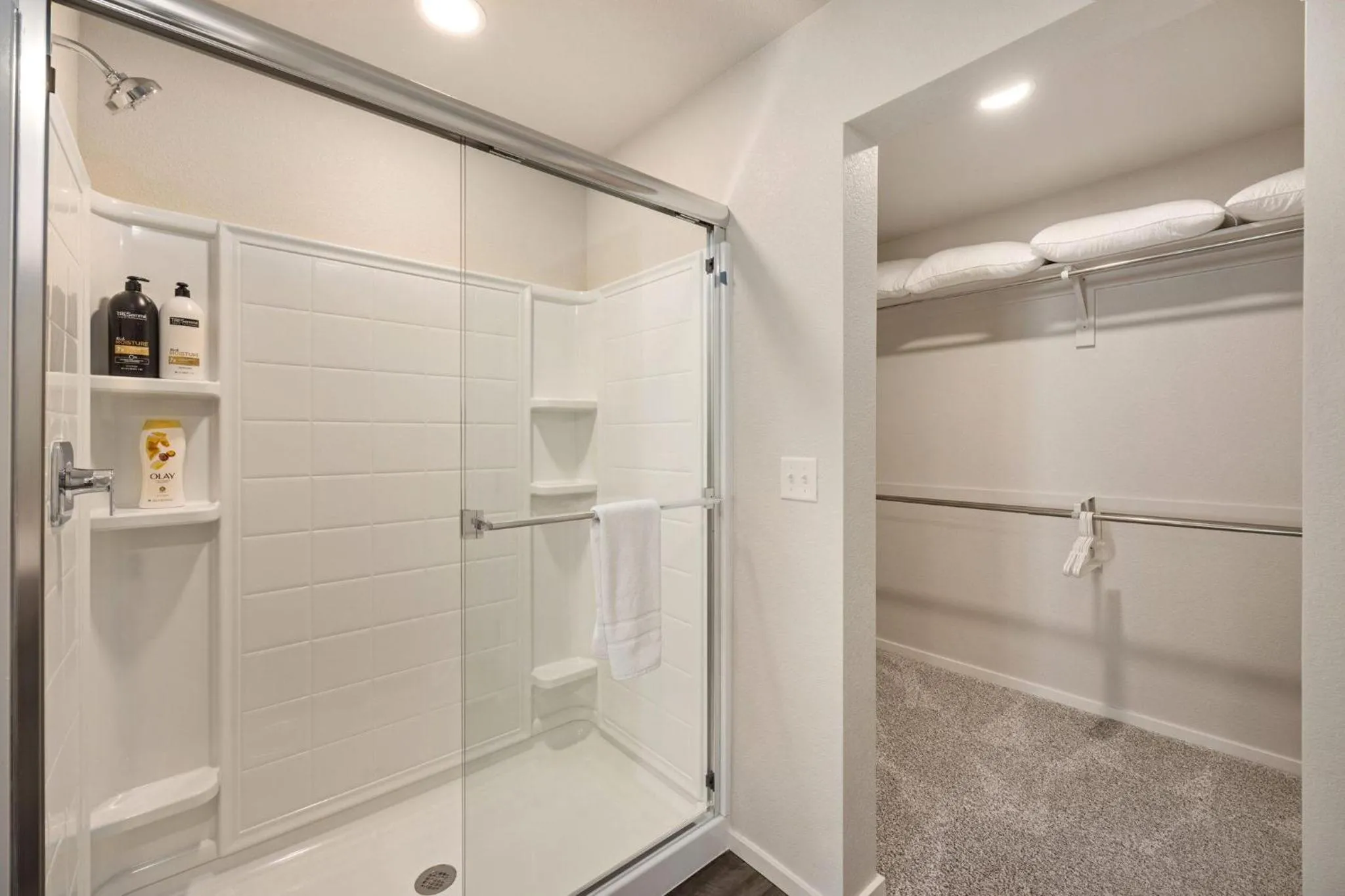 Modern Farmhouse Townhome - Great Central Location