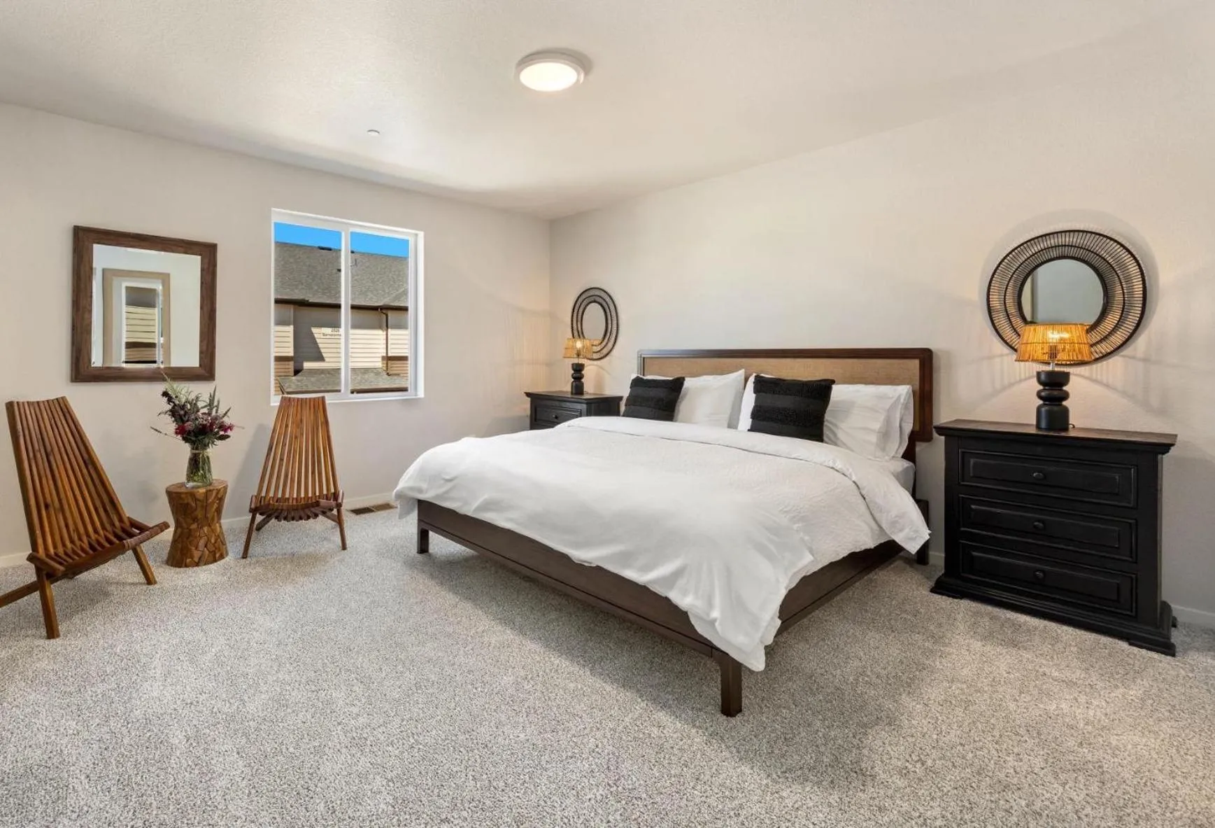 Bed in Modern Farmhouse Townhome - Great Central Location