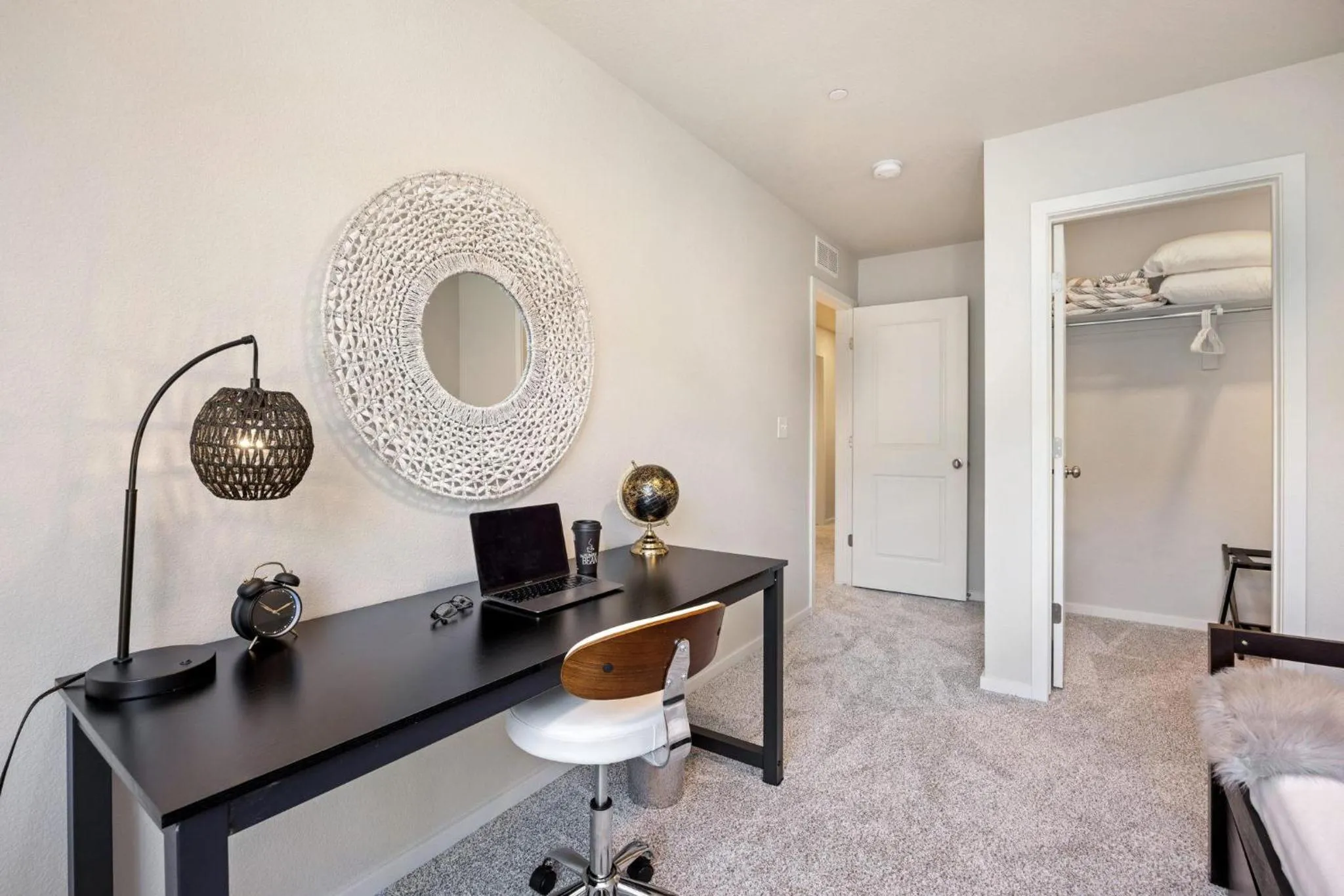 Modern Farmhouse Townhome - Great Central Location