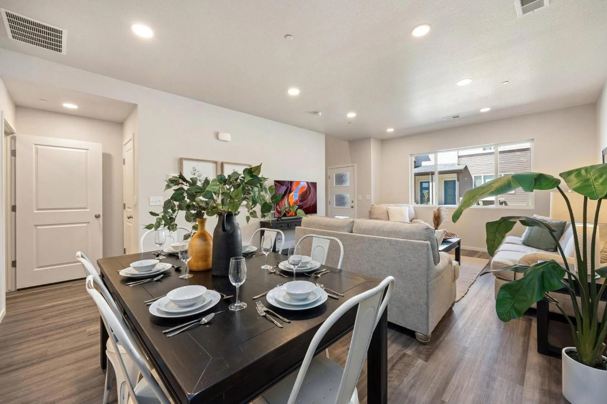 Modern Farmhouse Townhome - Great Central Location