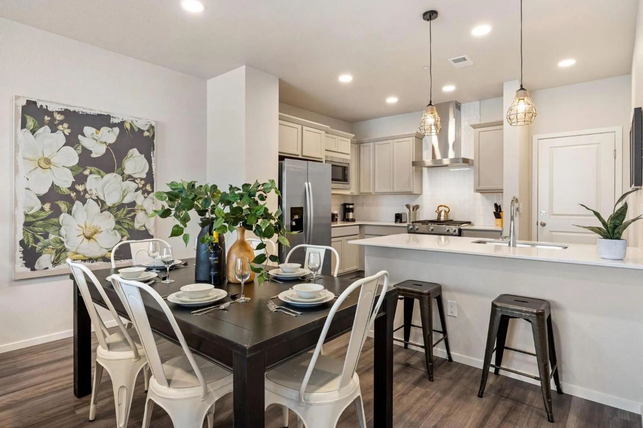 Modern Farmhouse Townhome - Great Central Location