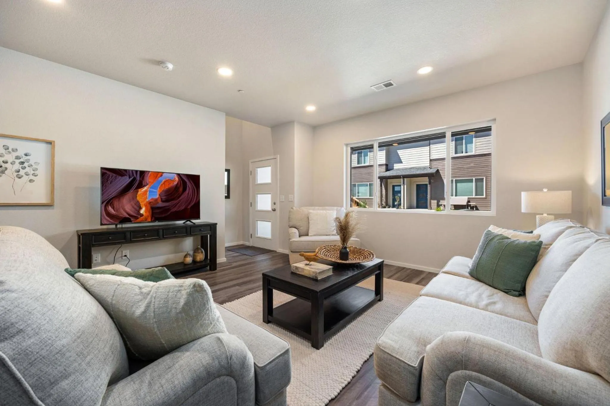 Modern Farmhouse Townhome - Great Central Location