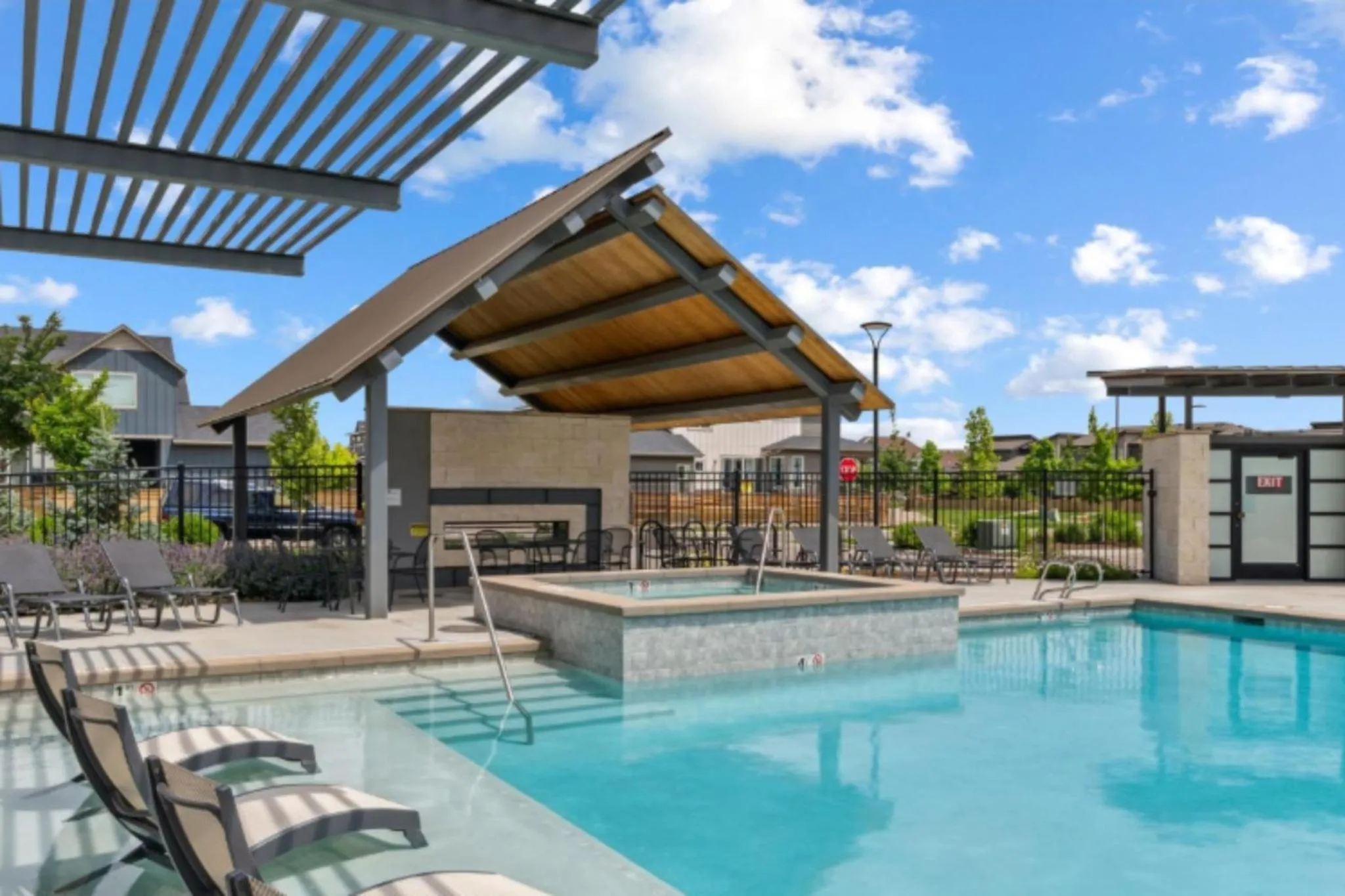 Modern Farmhouse Townhome - Great Central Location