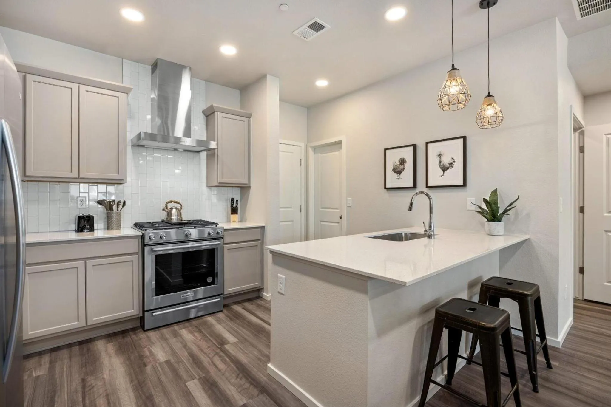 Modern Farmhouse Townhome - Great Central Location