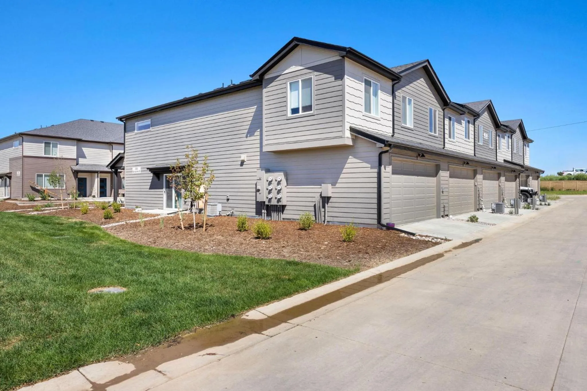 Modern Farmhouse Townhome - Great Central Location