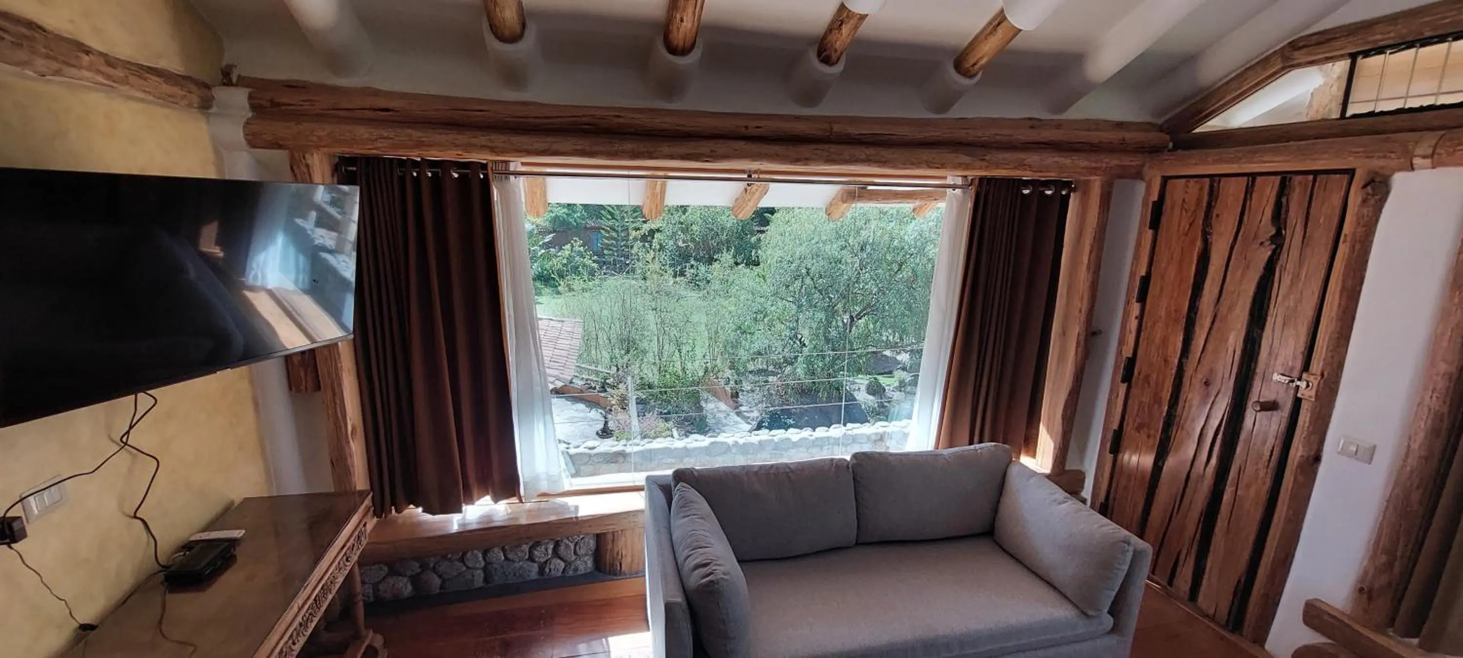 TV and multimedia in CASA RAIZ Handmade House Luxury Stay