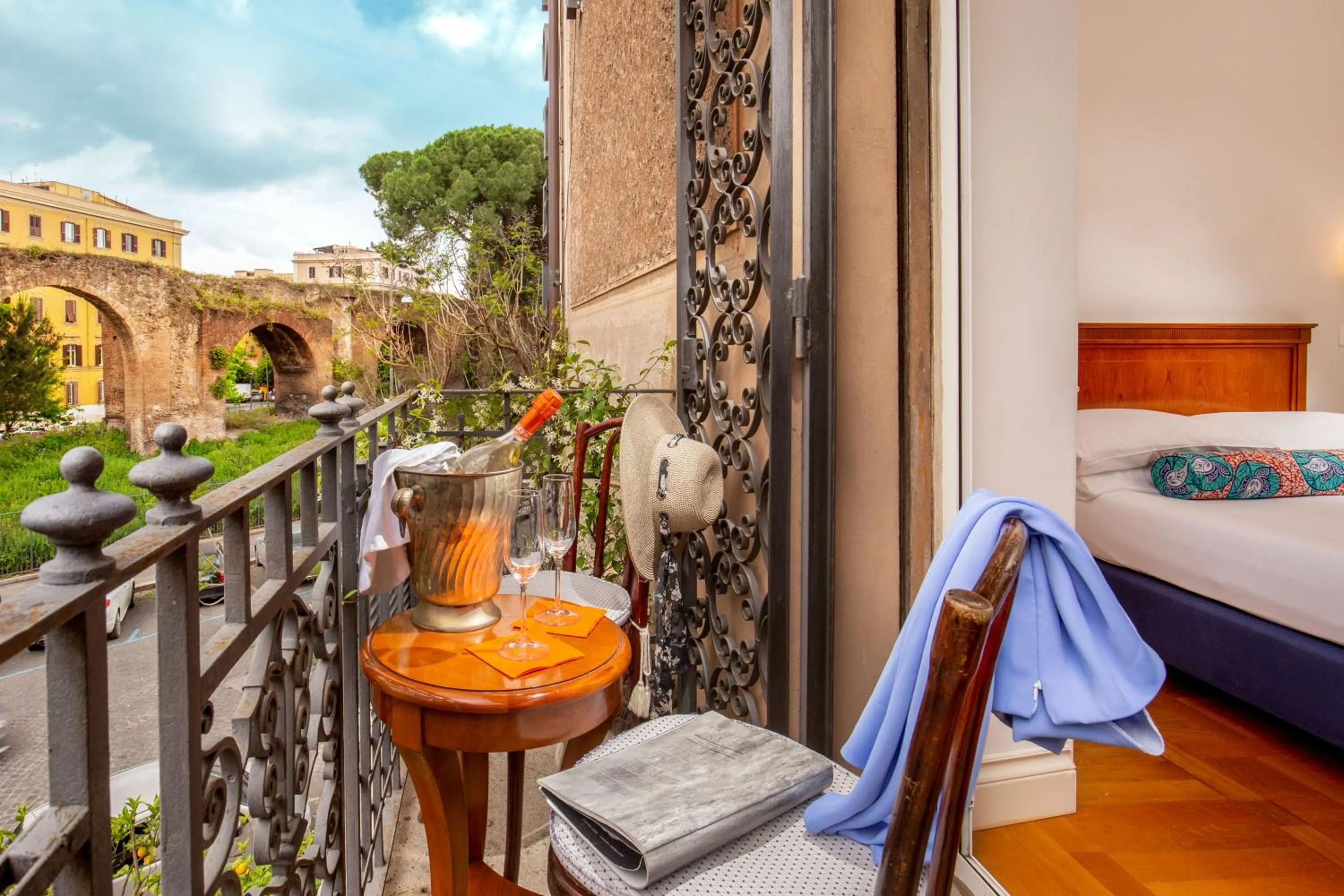 Nearby landmark, Bed in Hotel Emona Aquaeductus