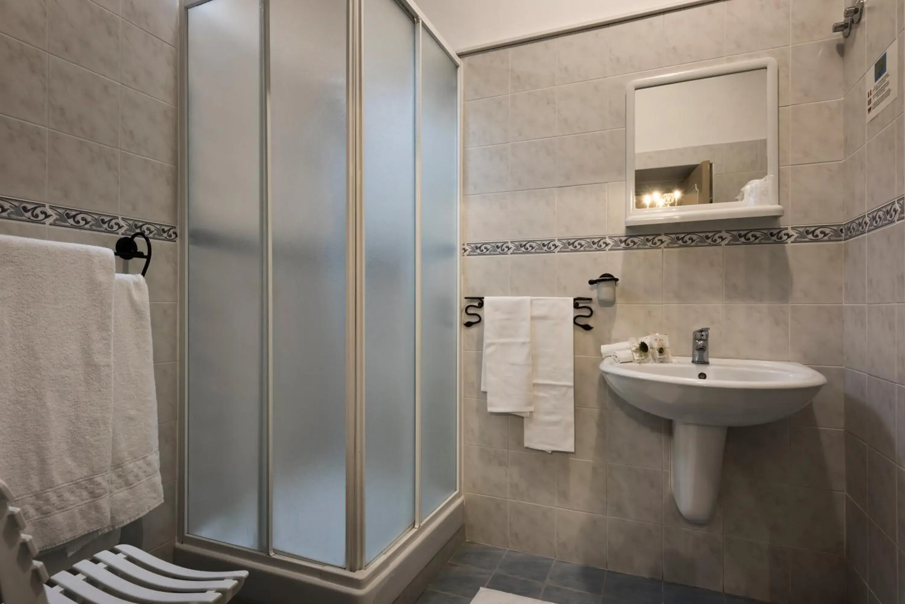 Shower, Bathroom in Hotel Aganoor