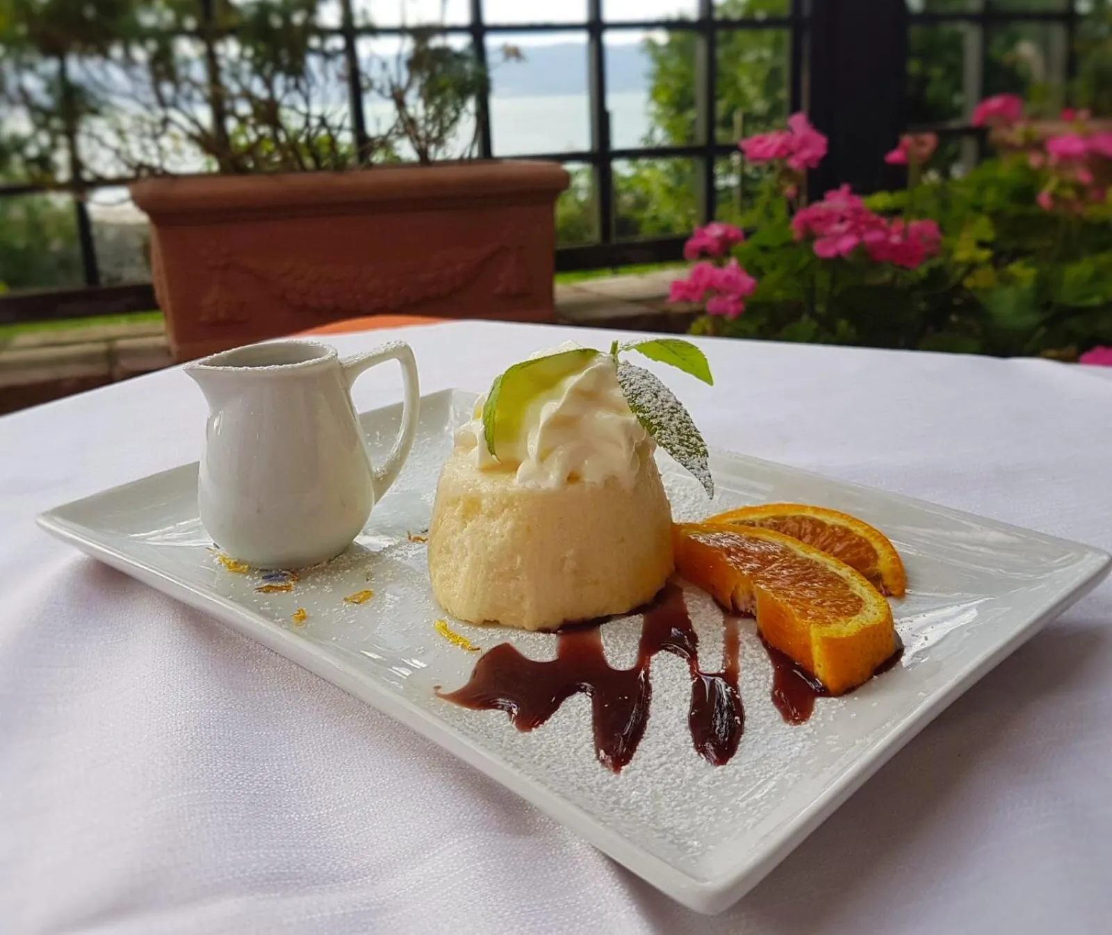 Restaurant/places to eat in Hotel Aganoor