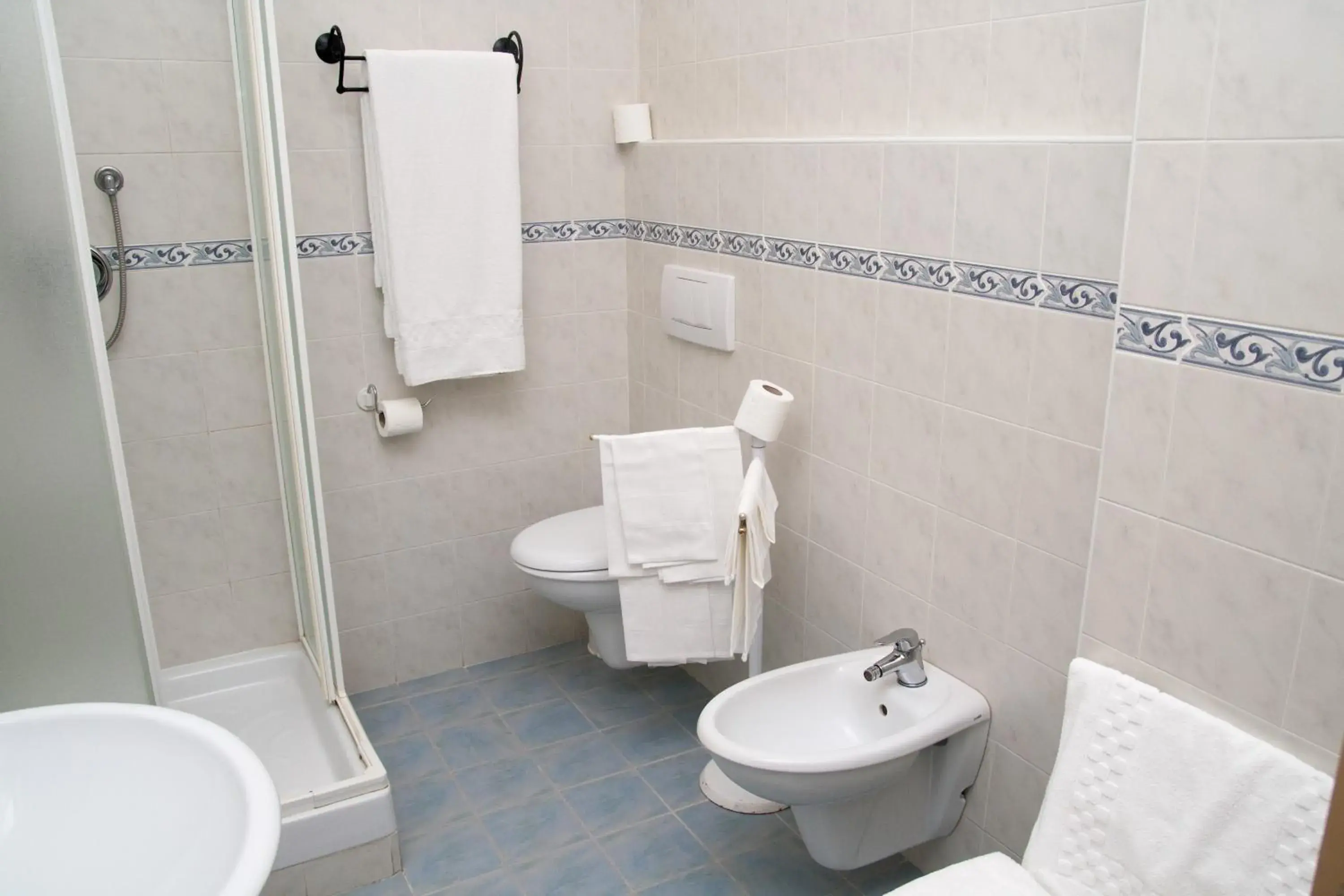Shower, Bathroom in Hotel Aganoor