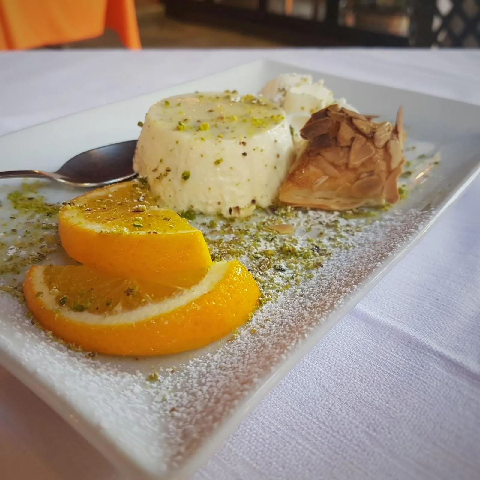 Restaurant/places to eat in Hotel Aganoor