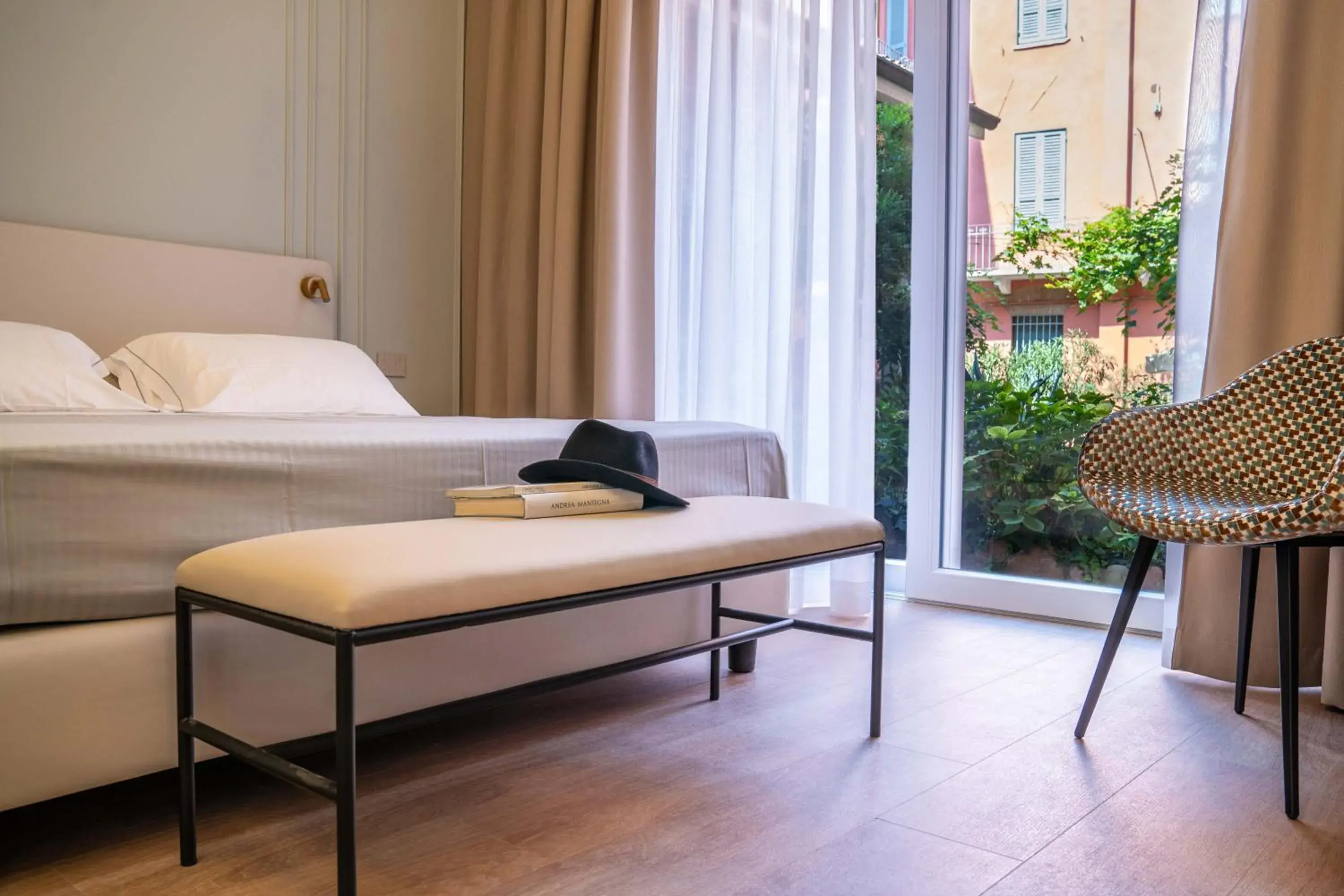 Garden view, Bed in Albergo Bianchi Stazione Garden view, Bed in Albergo Bianchi Stazione