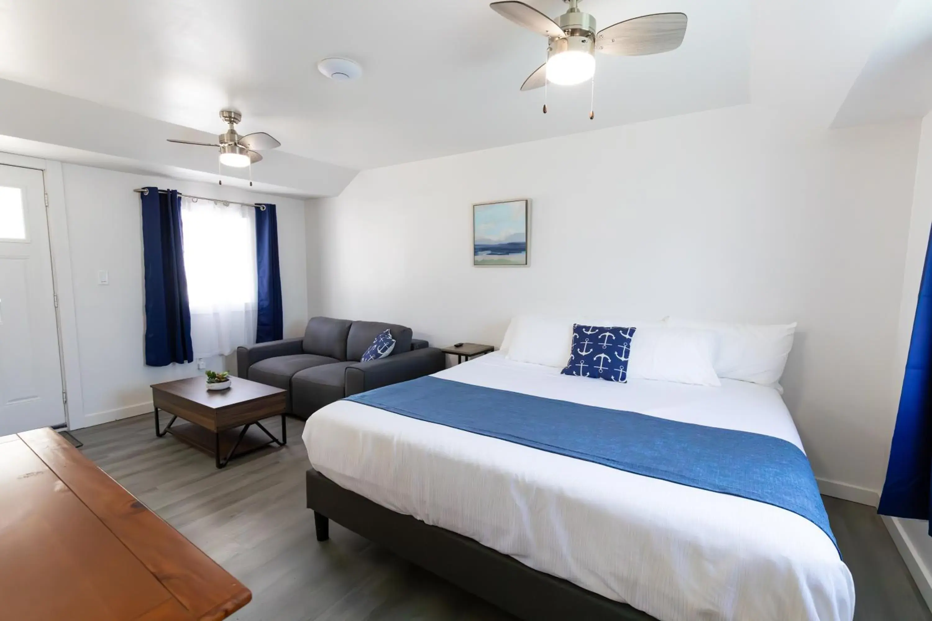 Deluxe Studio in Anchor Bay Inn and Suites Deluxe Studio in Anchor Bay Inn and Suites