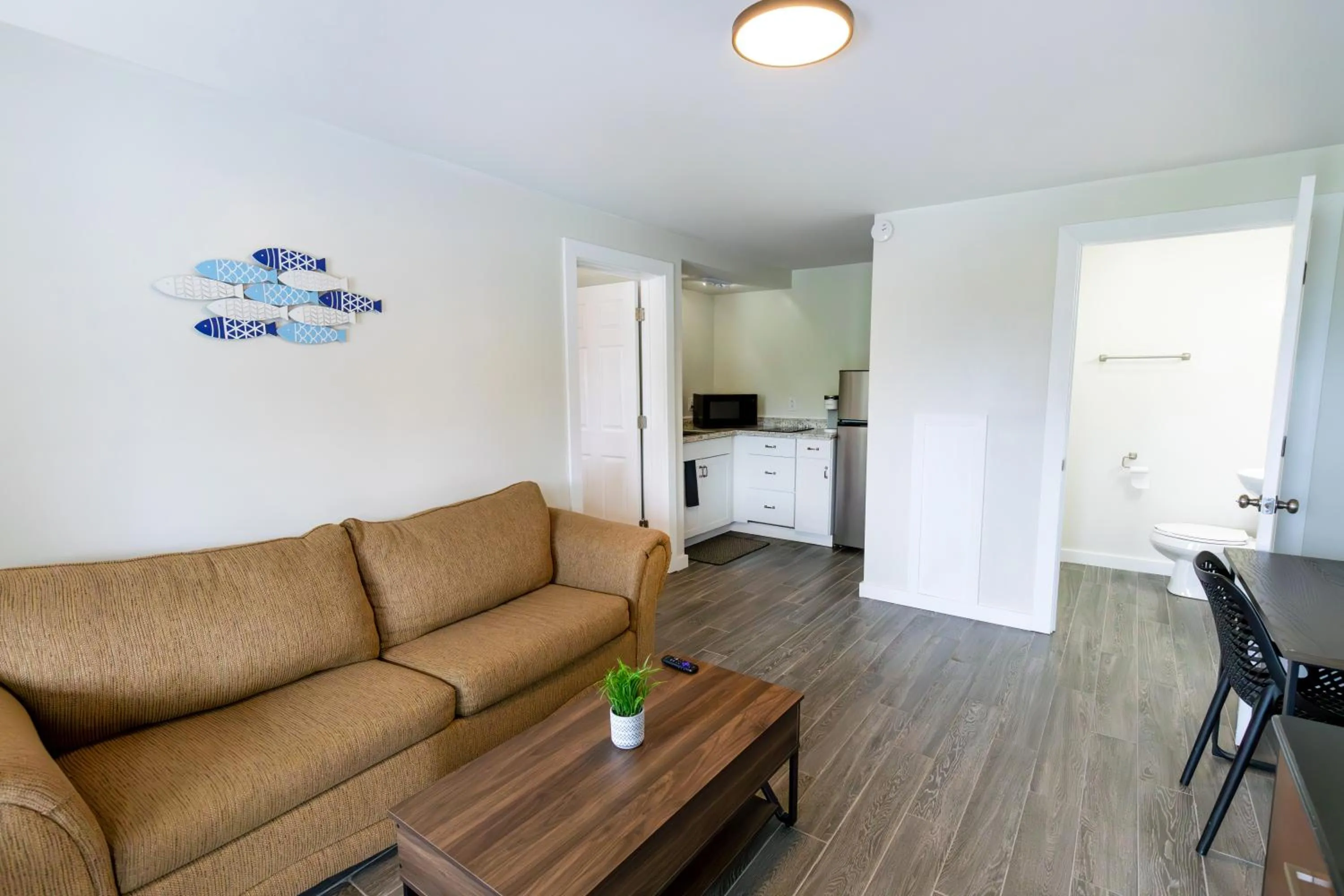 Kitchen or kitchenette in Anchor Bay Inn and Suites
