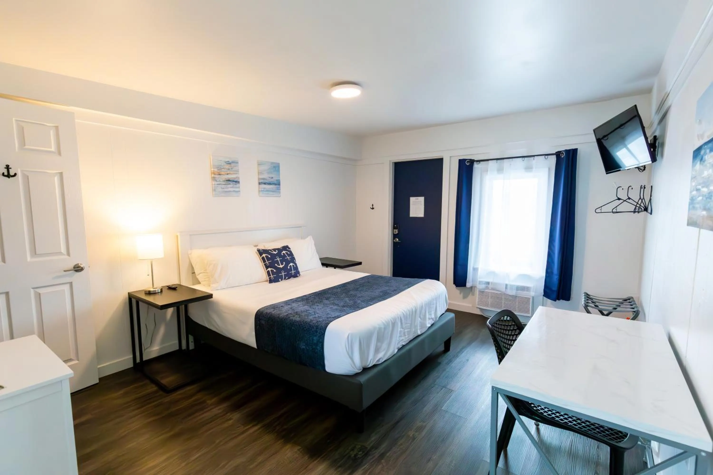 Bedroom, Bed in Anchor Bay Inn and Suites