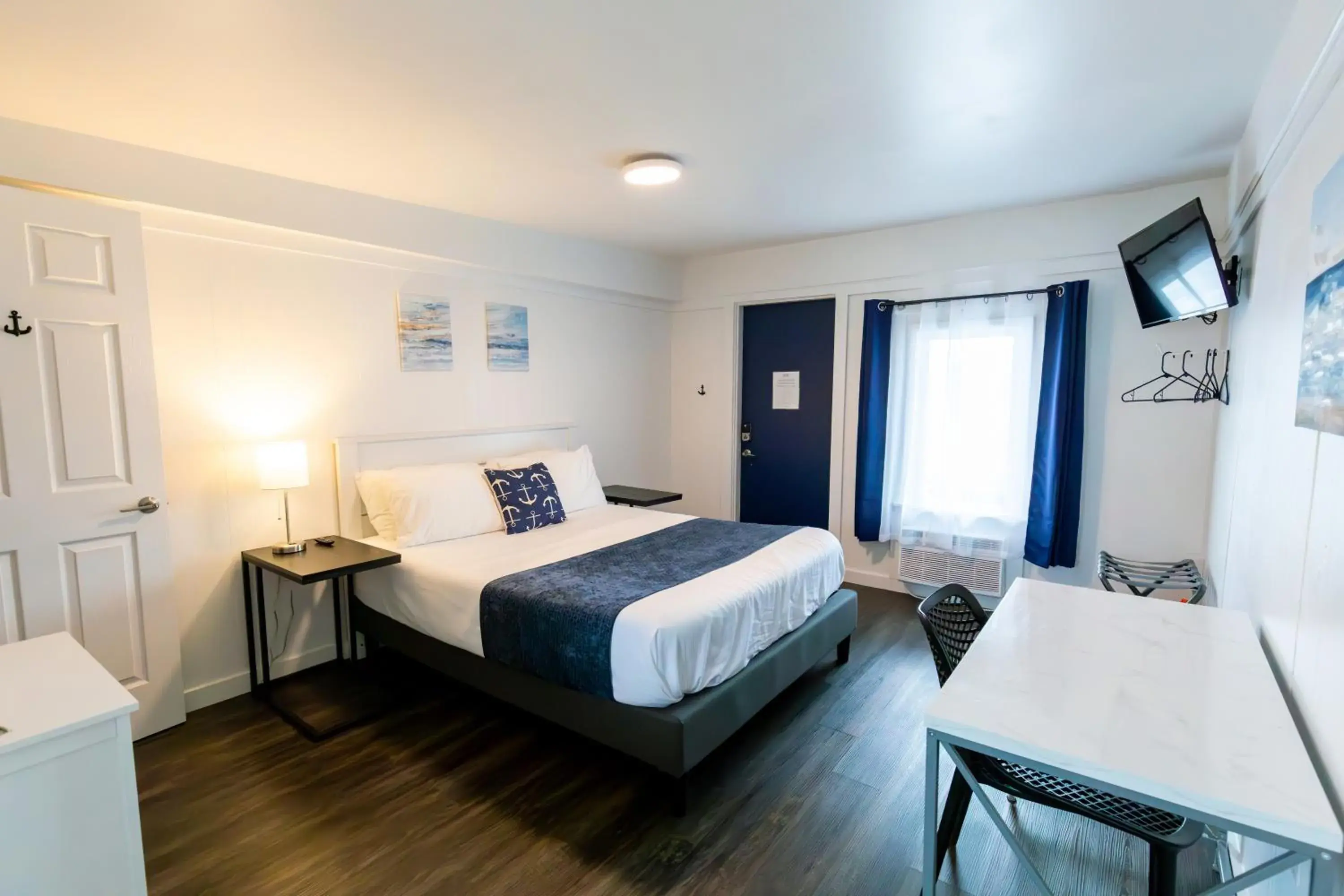 Deluxe Double Room in Anchor Bay Inn and Suites Deluxe Double Room in Anchor Bay Inn and Suites