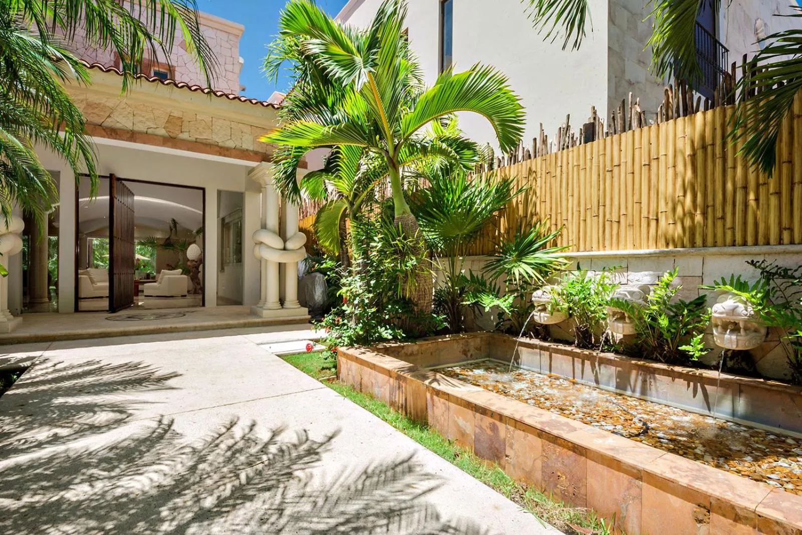 Property building in Casa Jaguar