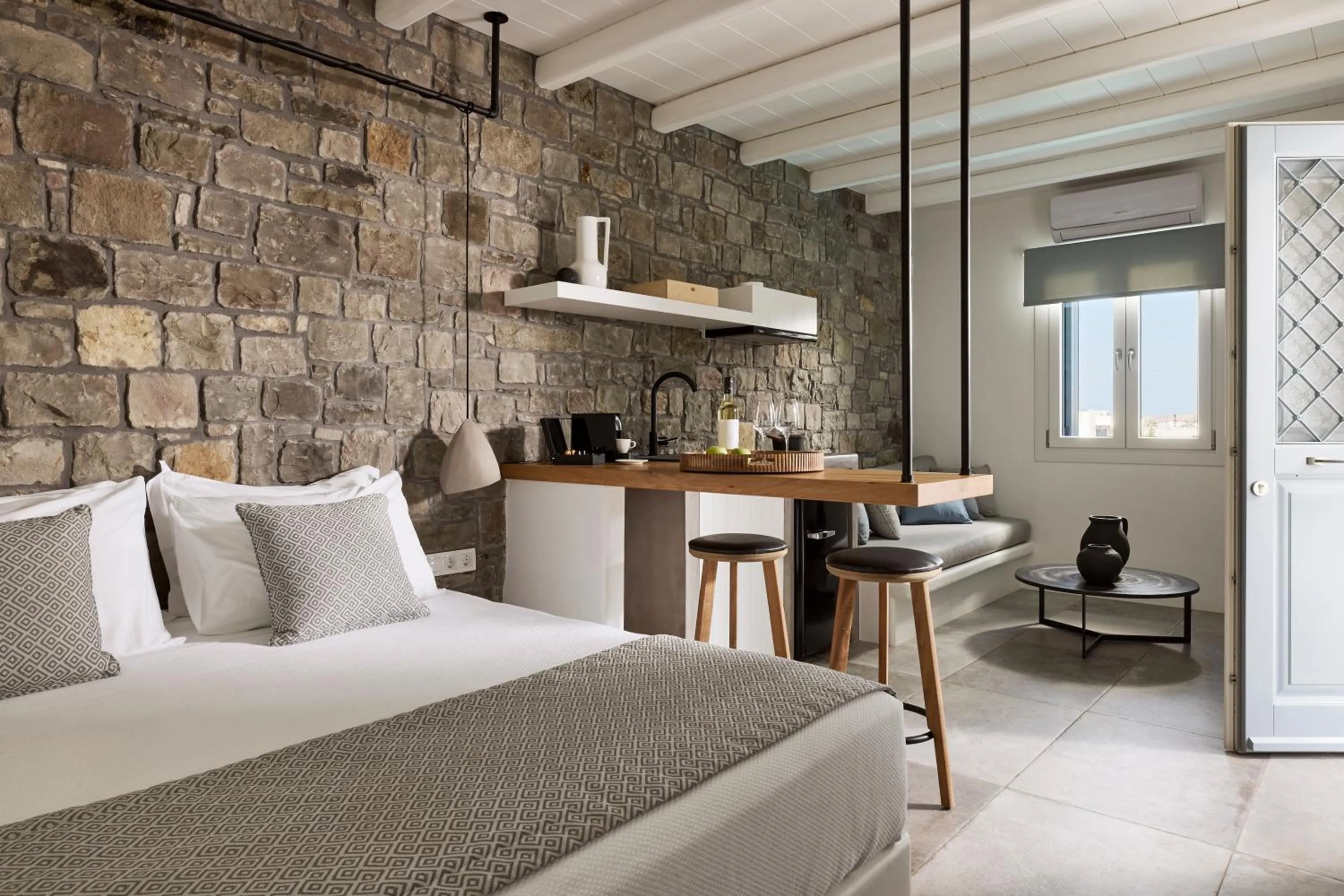 Manesis Suites
