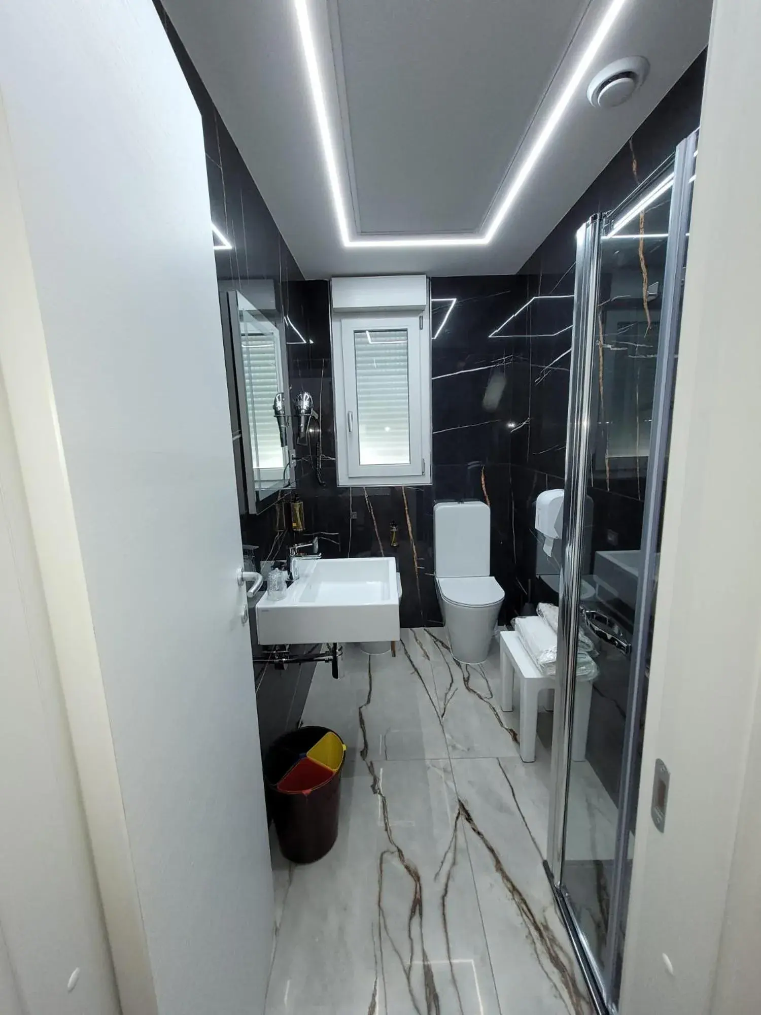 Bathroom in Hotel Aurora Bathroom in Hotel Aurora