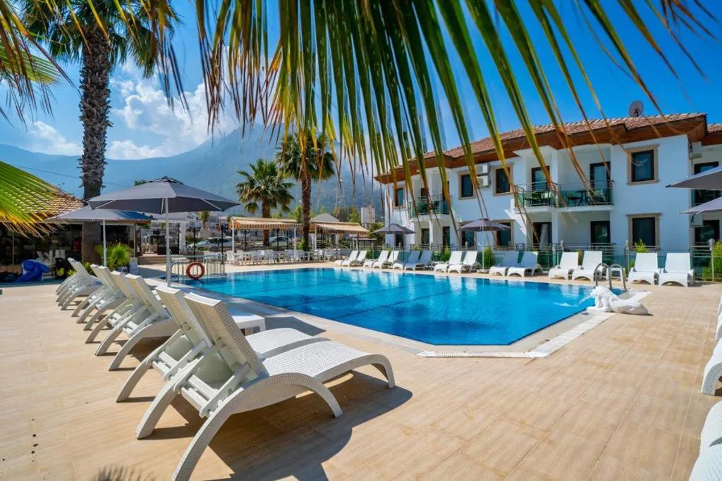 Swimming pool in Qualia Park Hotel