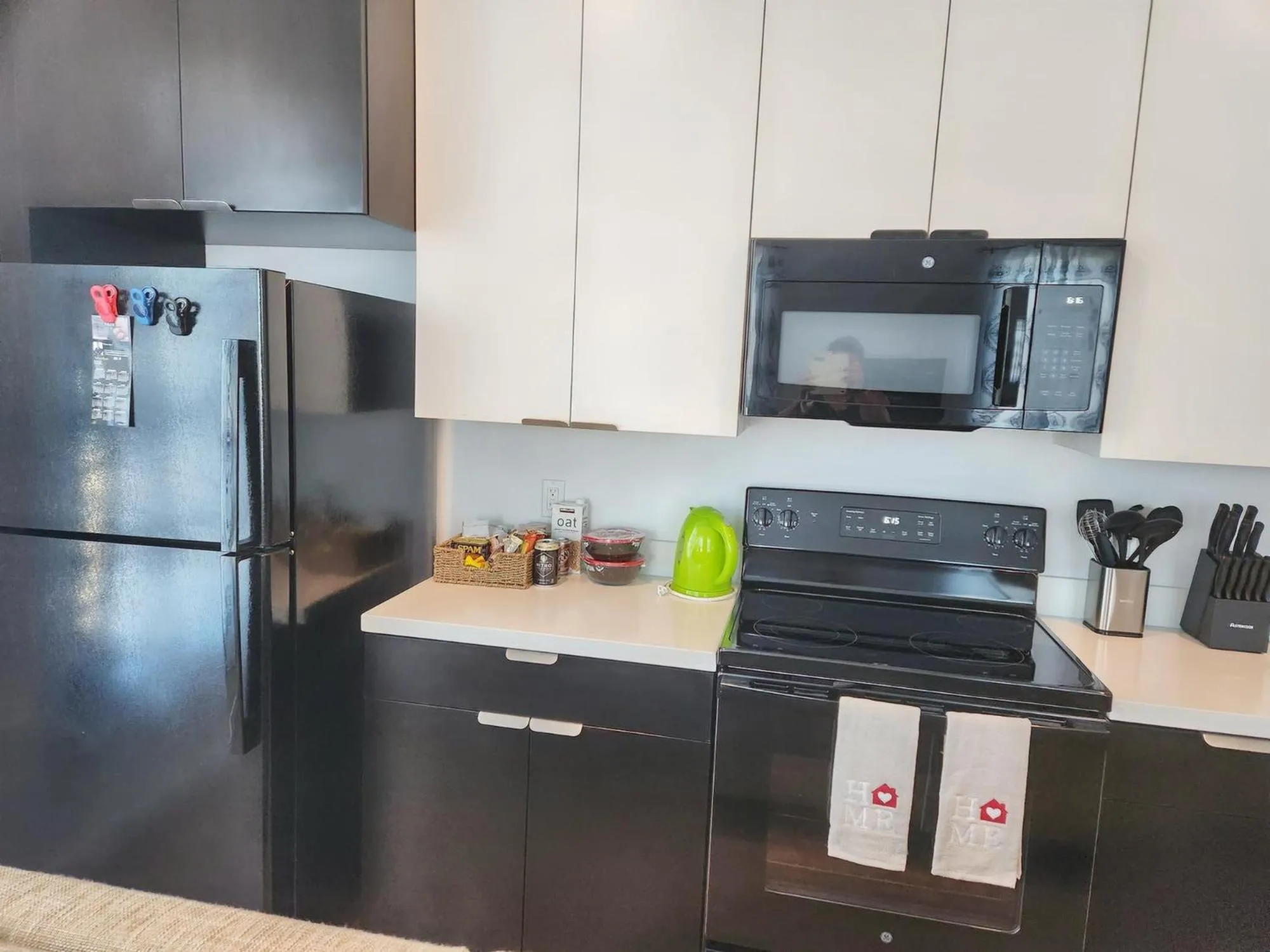 Kitchen or kitchenette in StaysPro - Cityscape Luxury Rental Homes in the Heart of Los Angeles