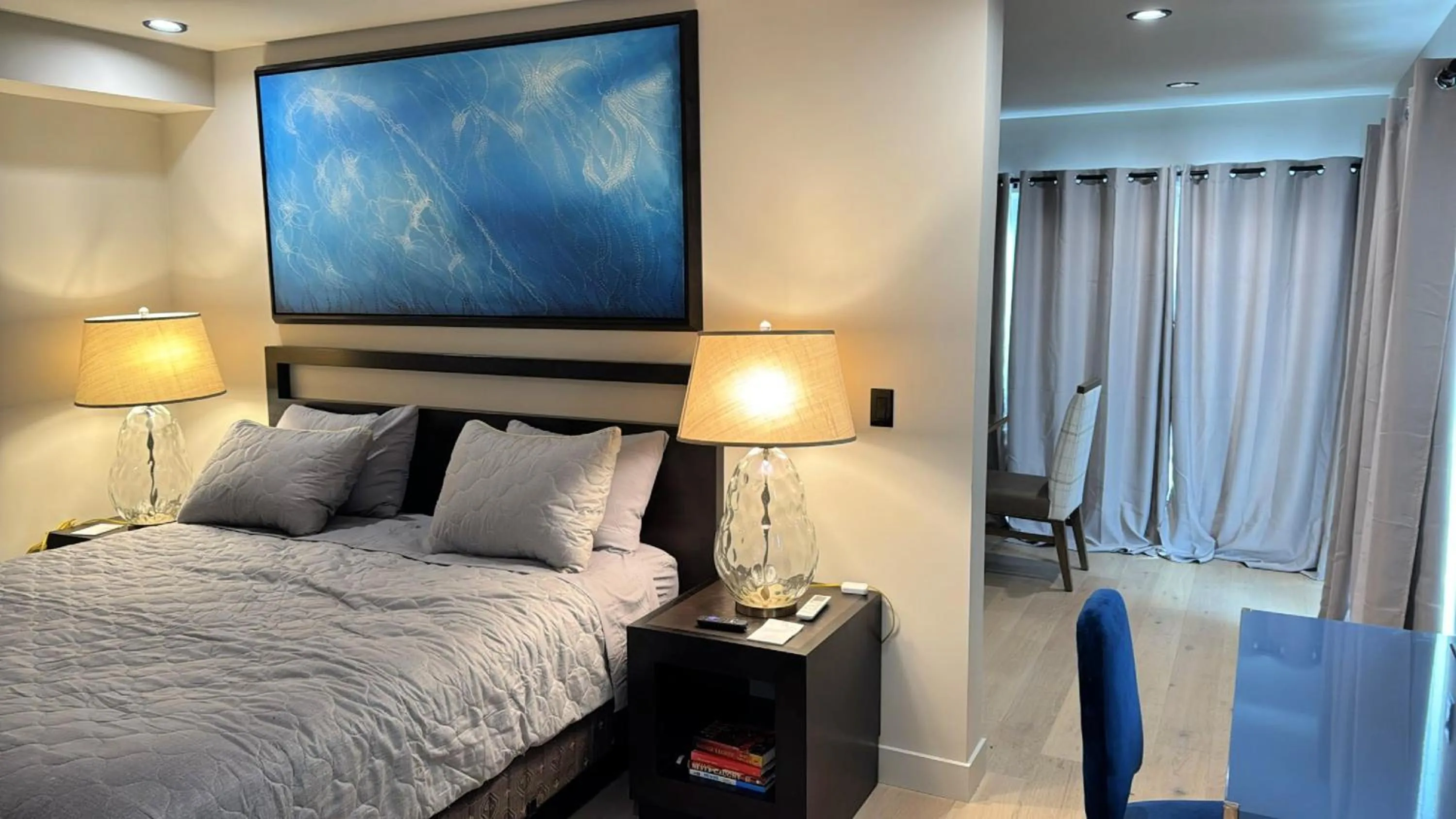 Bed in StaysPro - Cityscape Luxury Rental Homes in the Heart of Los Angeles