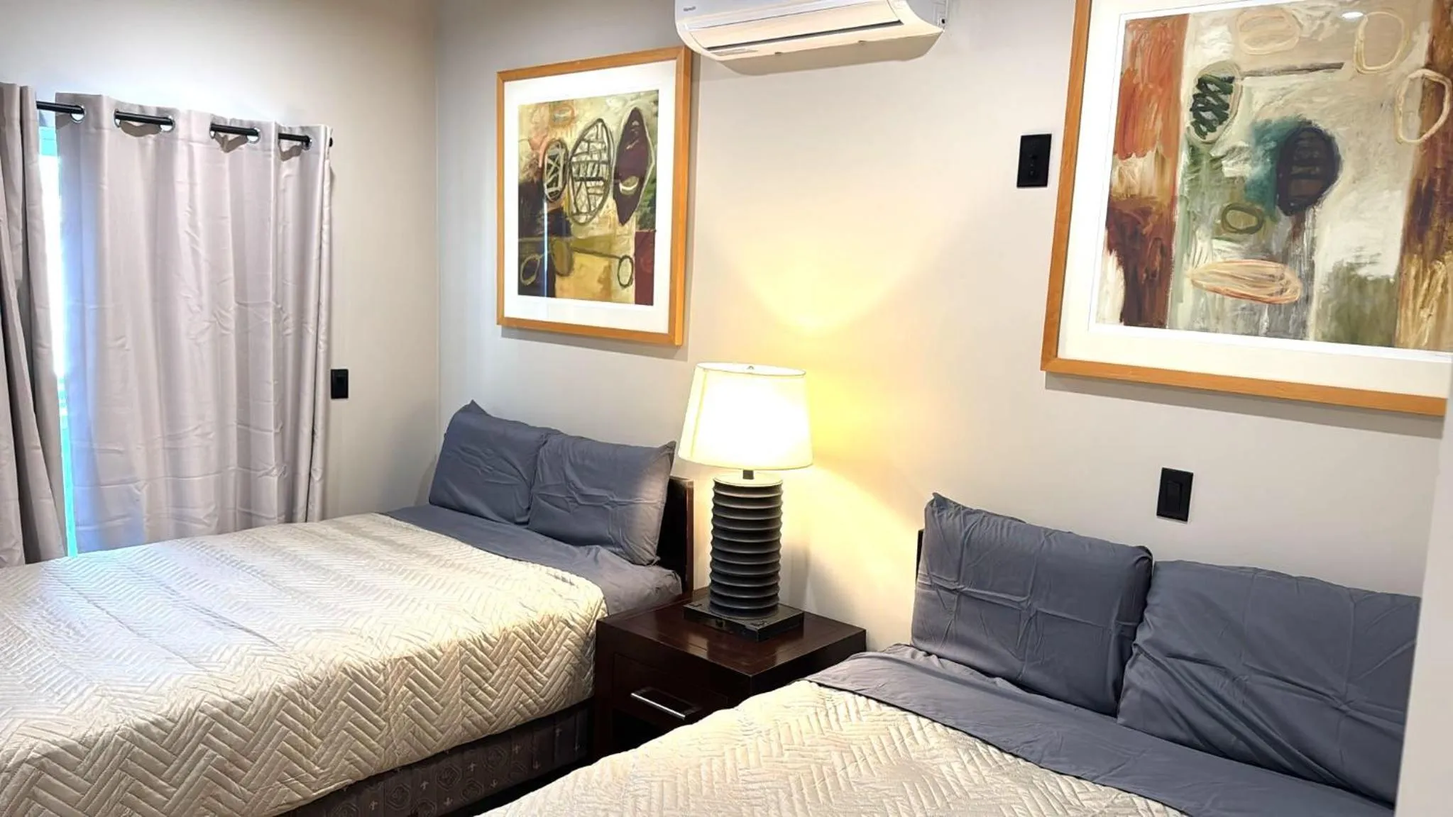 Bed in StaysPro - Cityscape Luxury Rental Homes in the Heart of Los Angeles