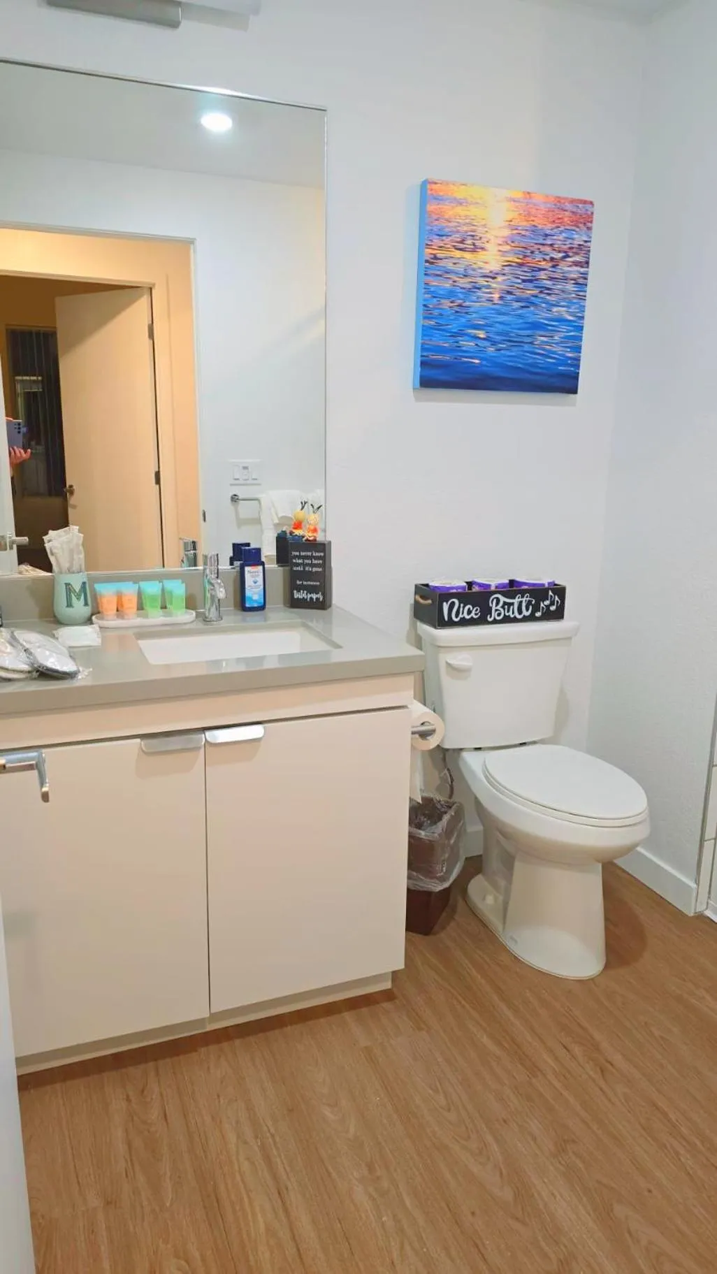 Toilet in StaysPro - Cityscape Luxury Rental Homes in the Heart of Los Angeles