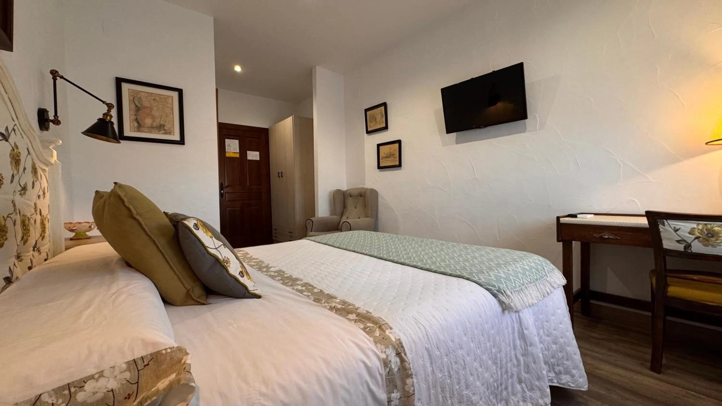 Bedroom, Bed in Dolly Baby