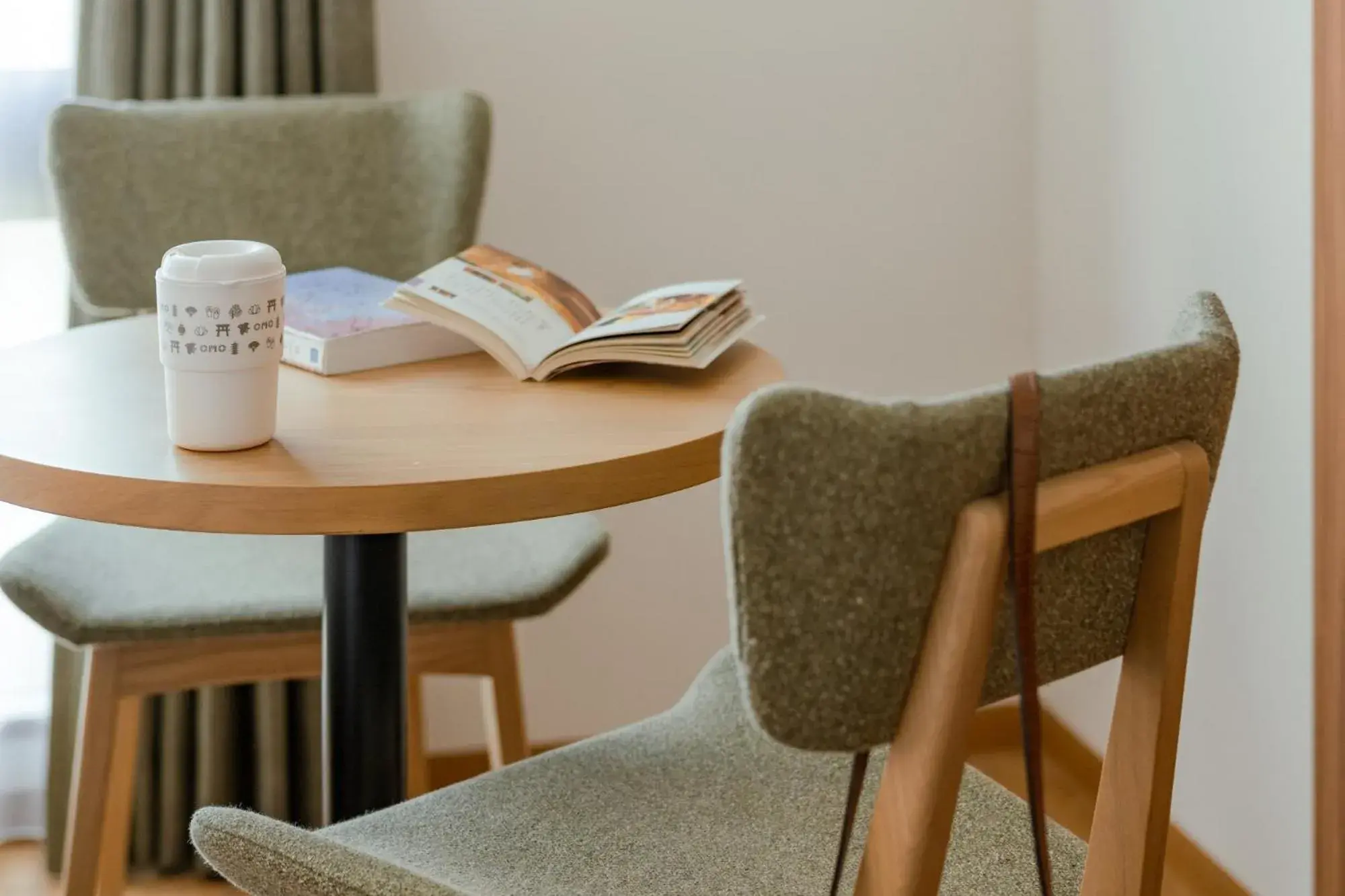 Living room in OMO5 Kyoto Sanjo by Hoshino Resorts Living room in OMO5 Kyoto Sanjo by Hoshino Resorts