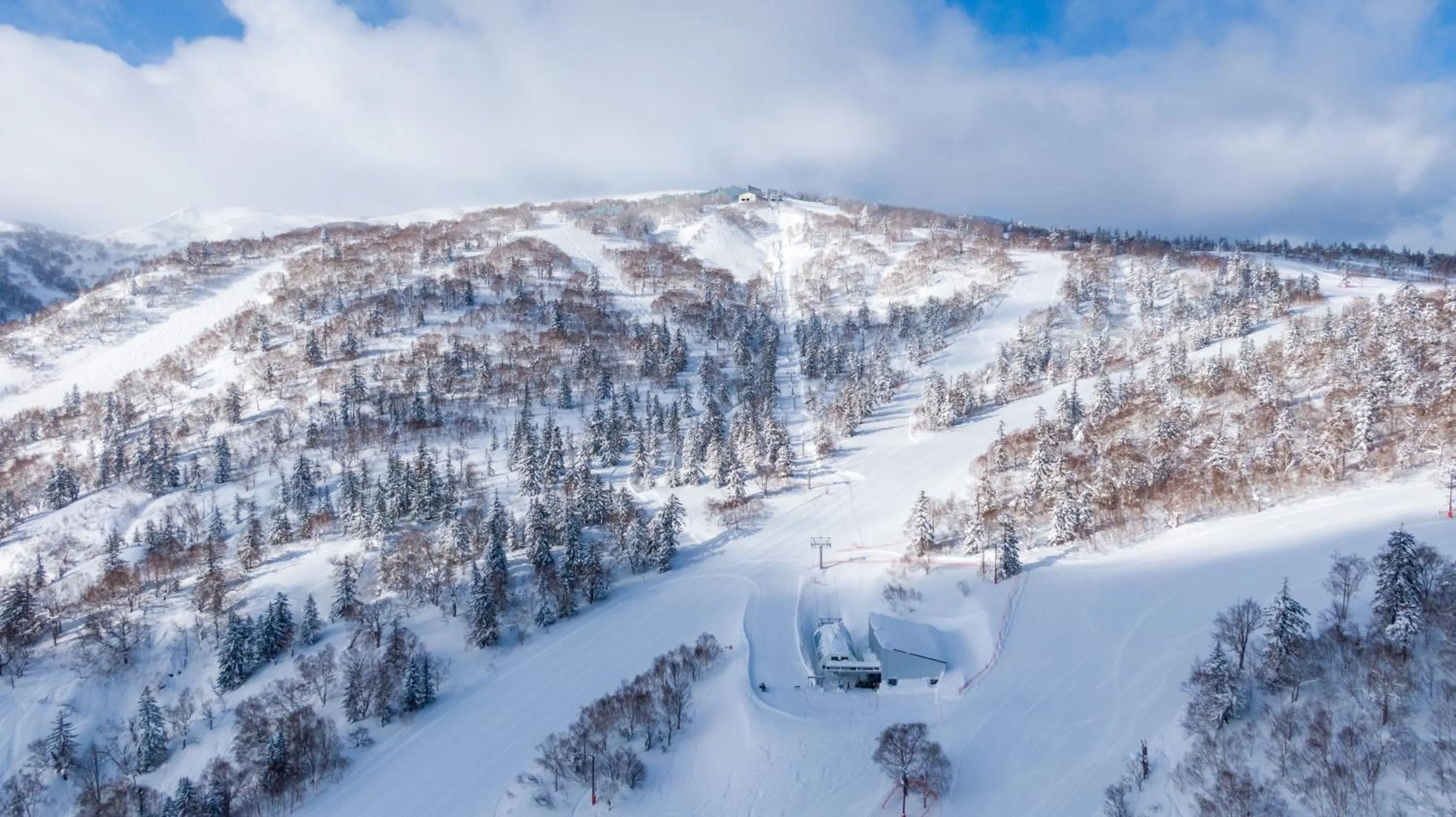Skiing in OMO3 Sapporo Susukino by Hoshino Resorts