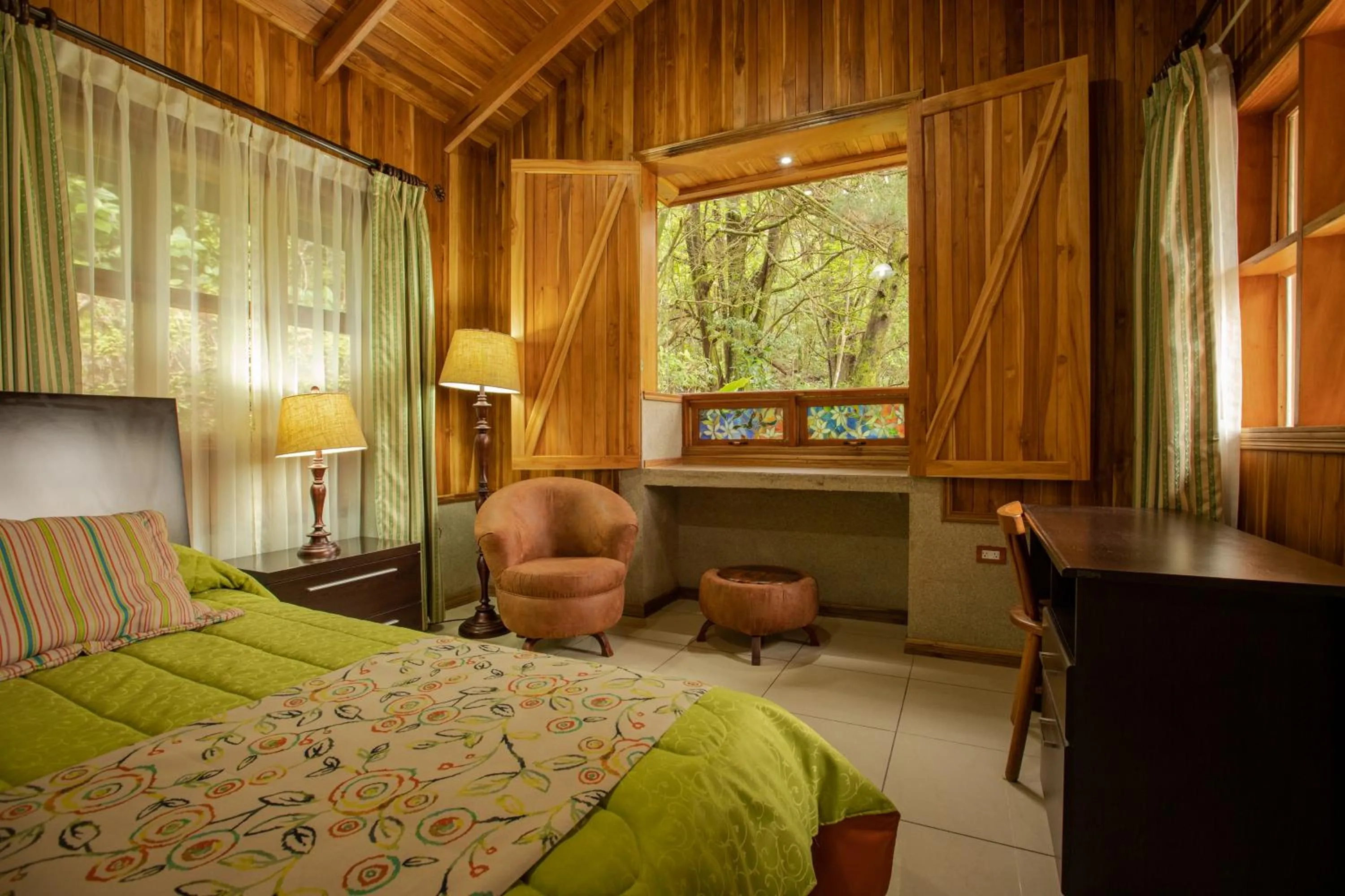 Patio, Bed in Los Pinos Cabins & Reserve