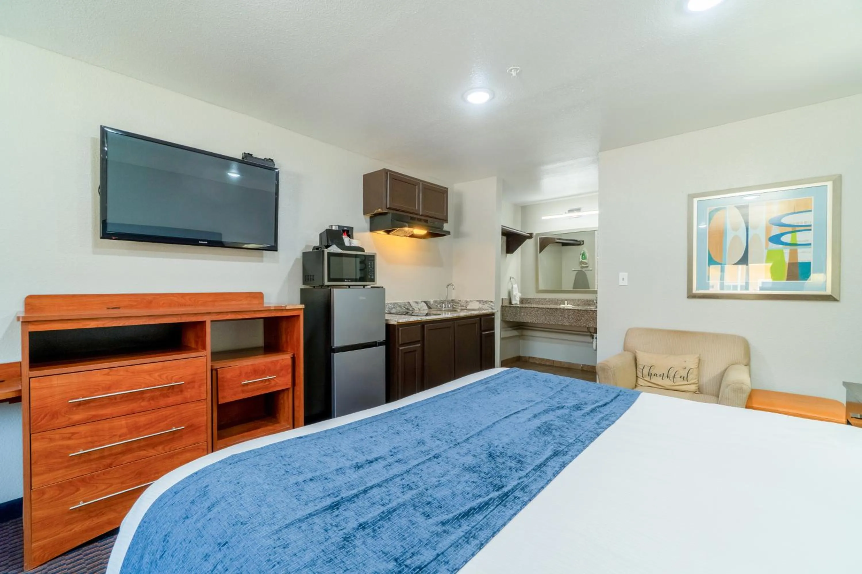 Bedroom, Bed in Atria Extended Stays By OYO Jourdanton