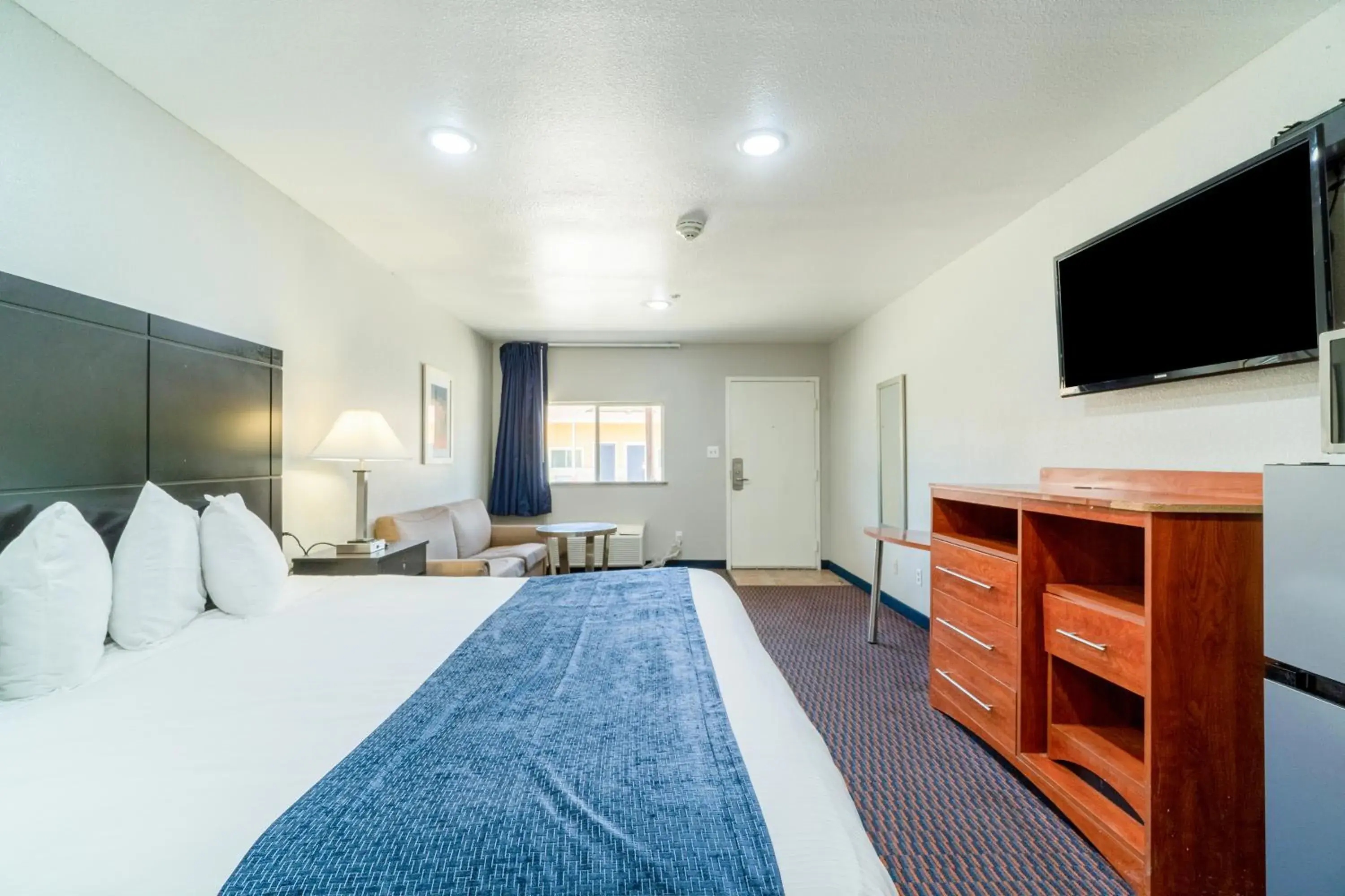 Bedroom, Bed in Atria Extended Stays By OYO, Jourdanton, TX Bedroom, Bed in Atria Extended Stays By OYO, Jourdanton, TX