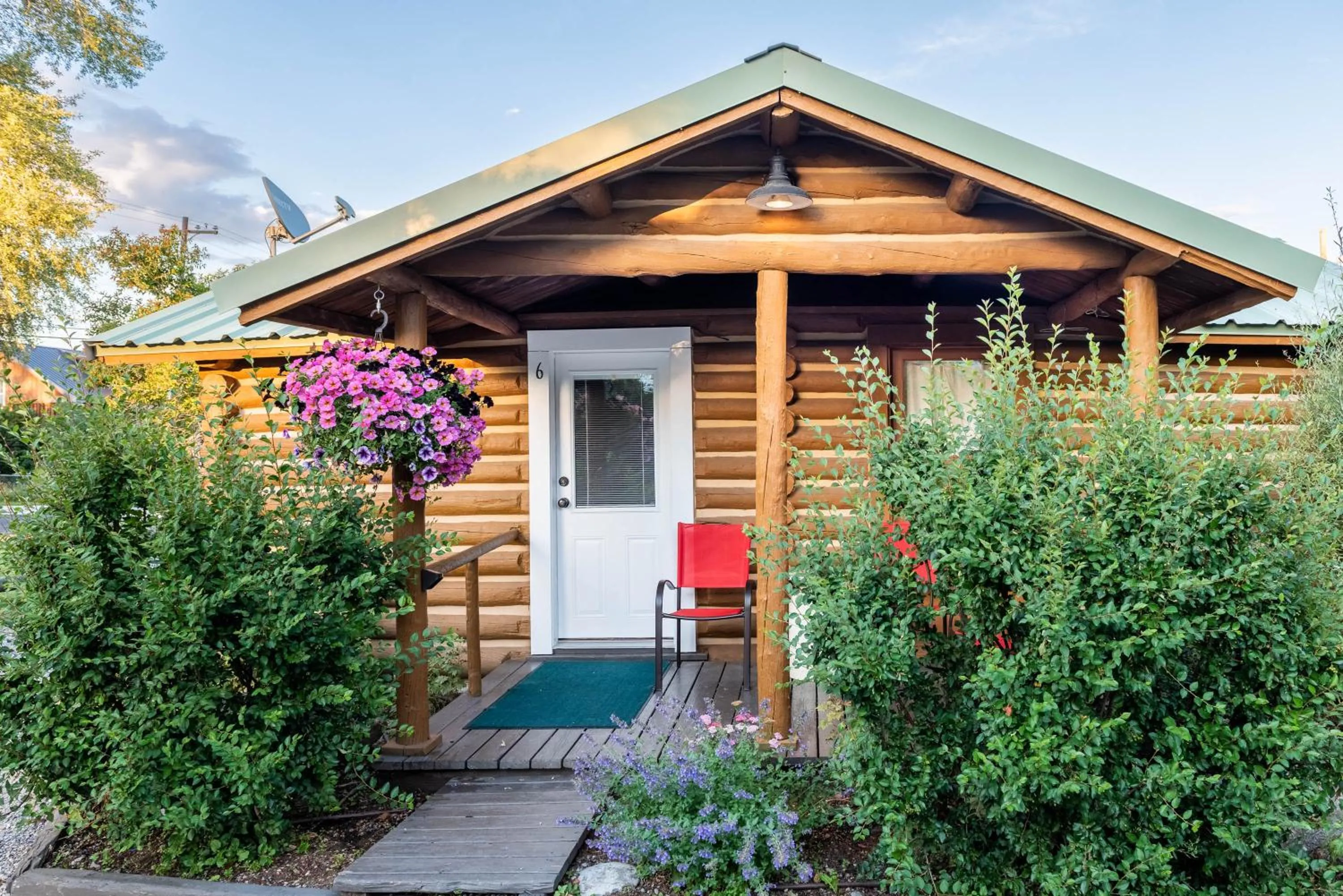 Cottage (4 Adults) in Log Cabin Motel