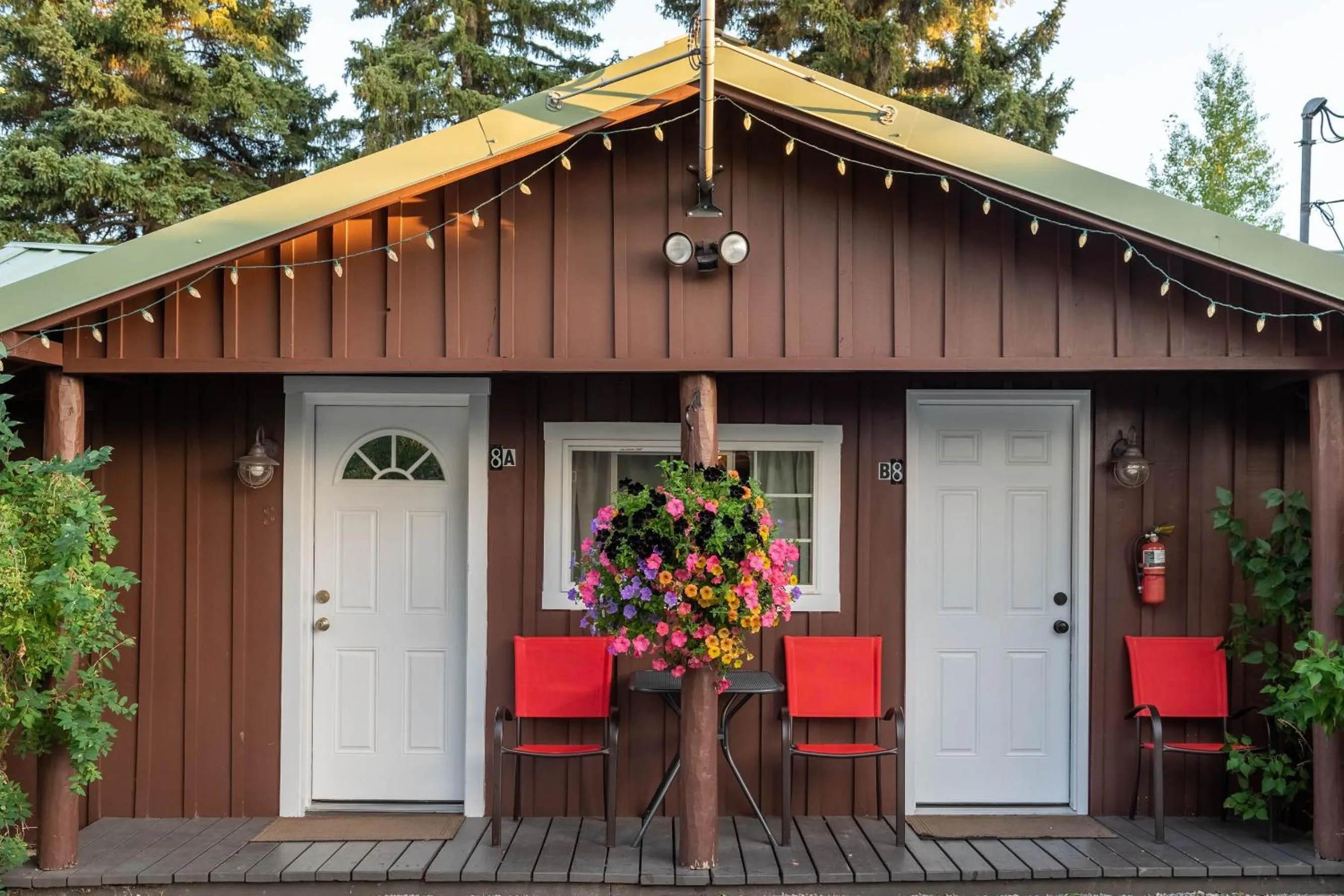 Two-Bedroom Unit in Log Cabin Motel