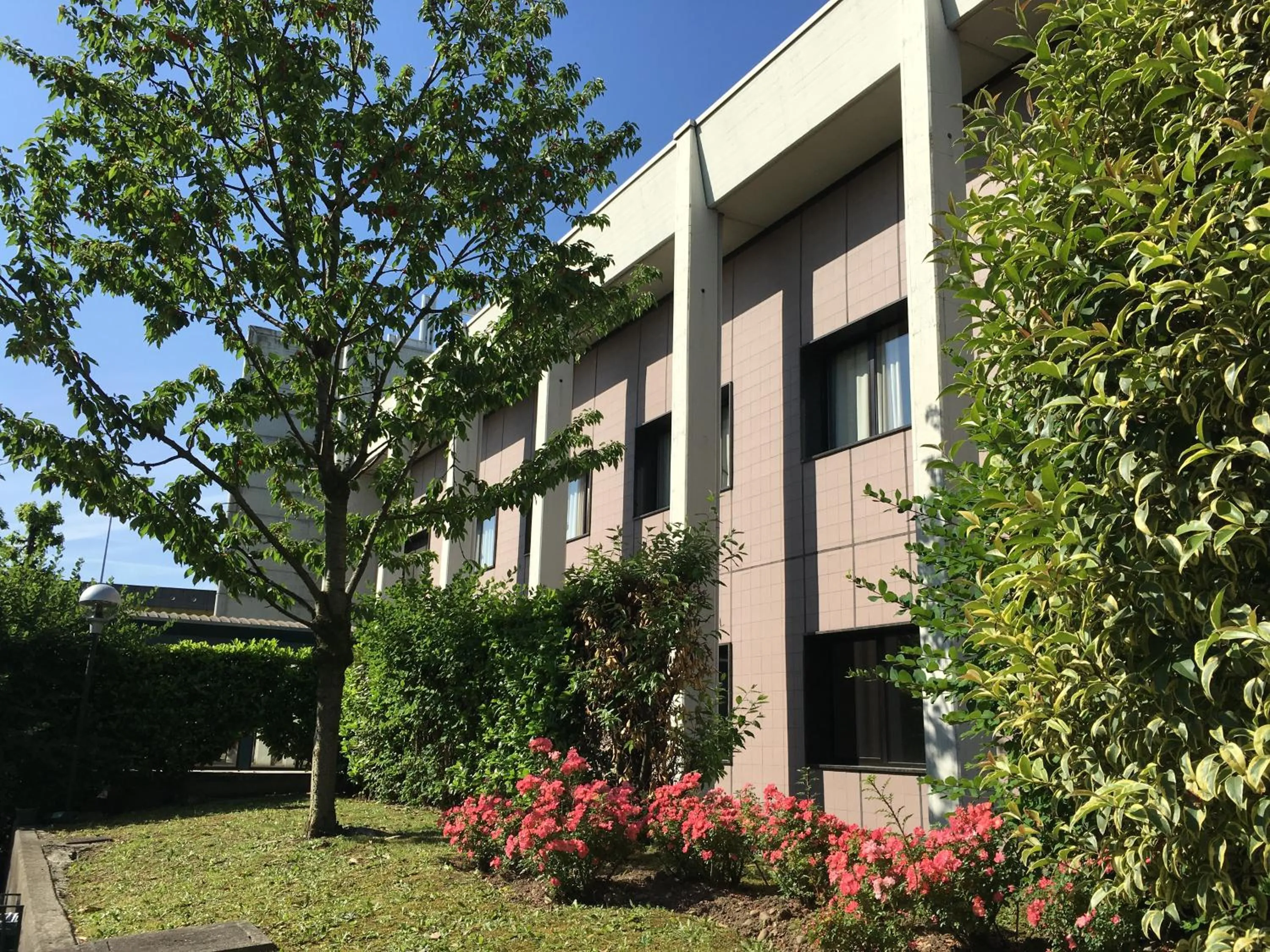 Garden view in Hotel Motel Ascot