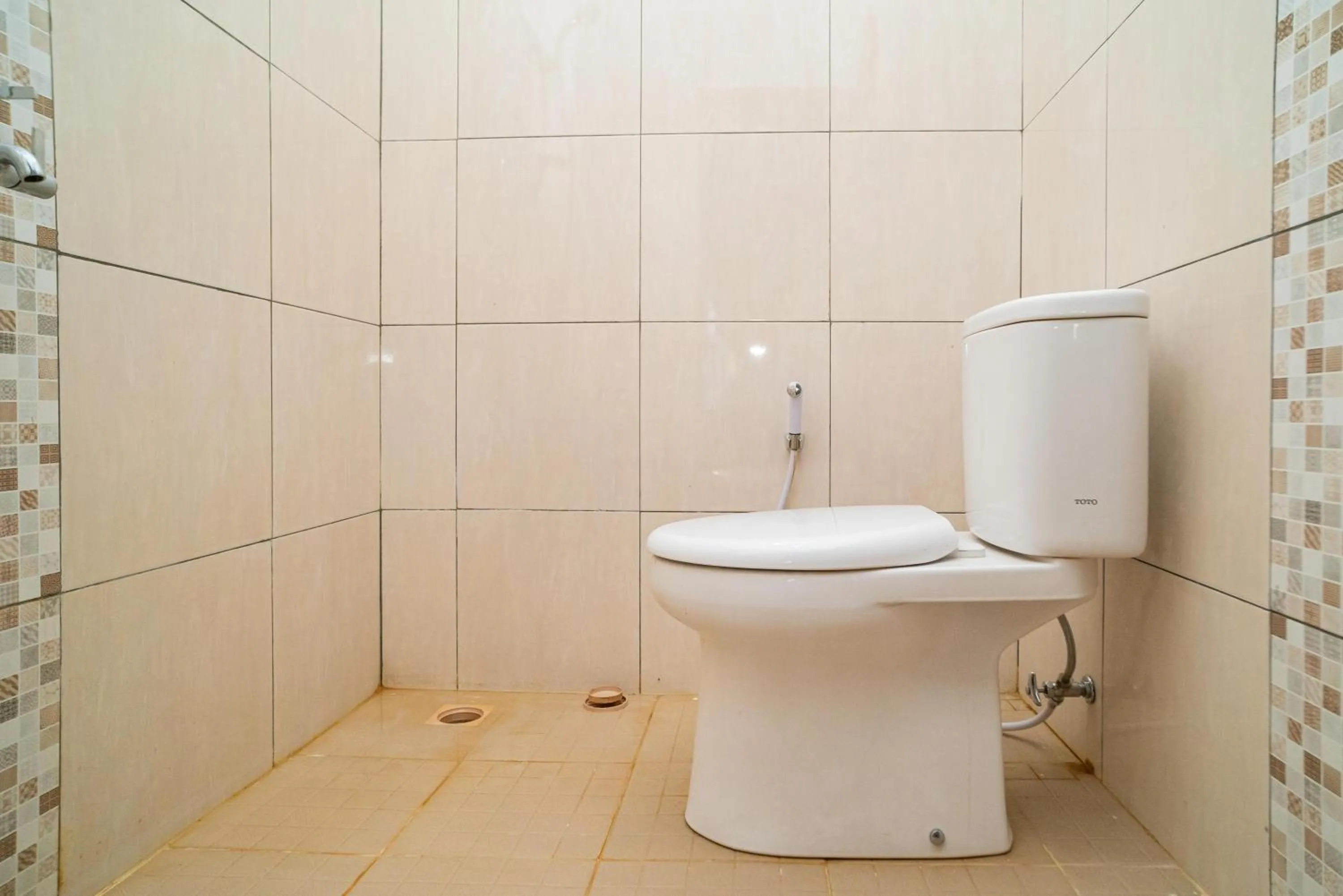 Bathroom in RedDoorz Syariah @ Jalan Tingang Palangkaraya