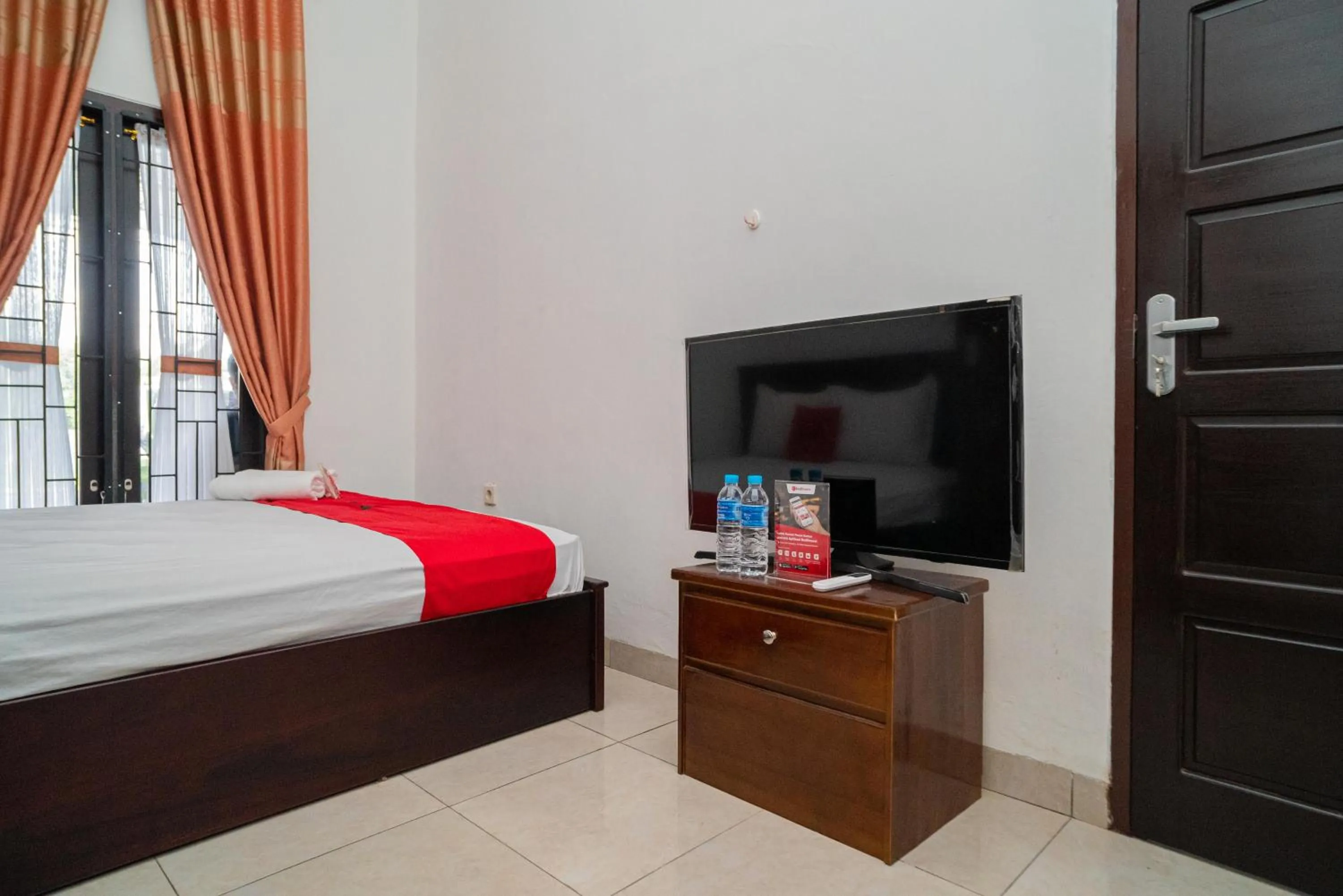 Bed in RedDoorz Syariah @ Jalan Tingang Palangkaraya