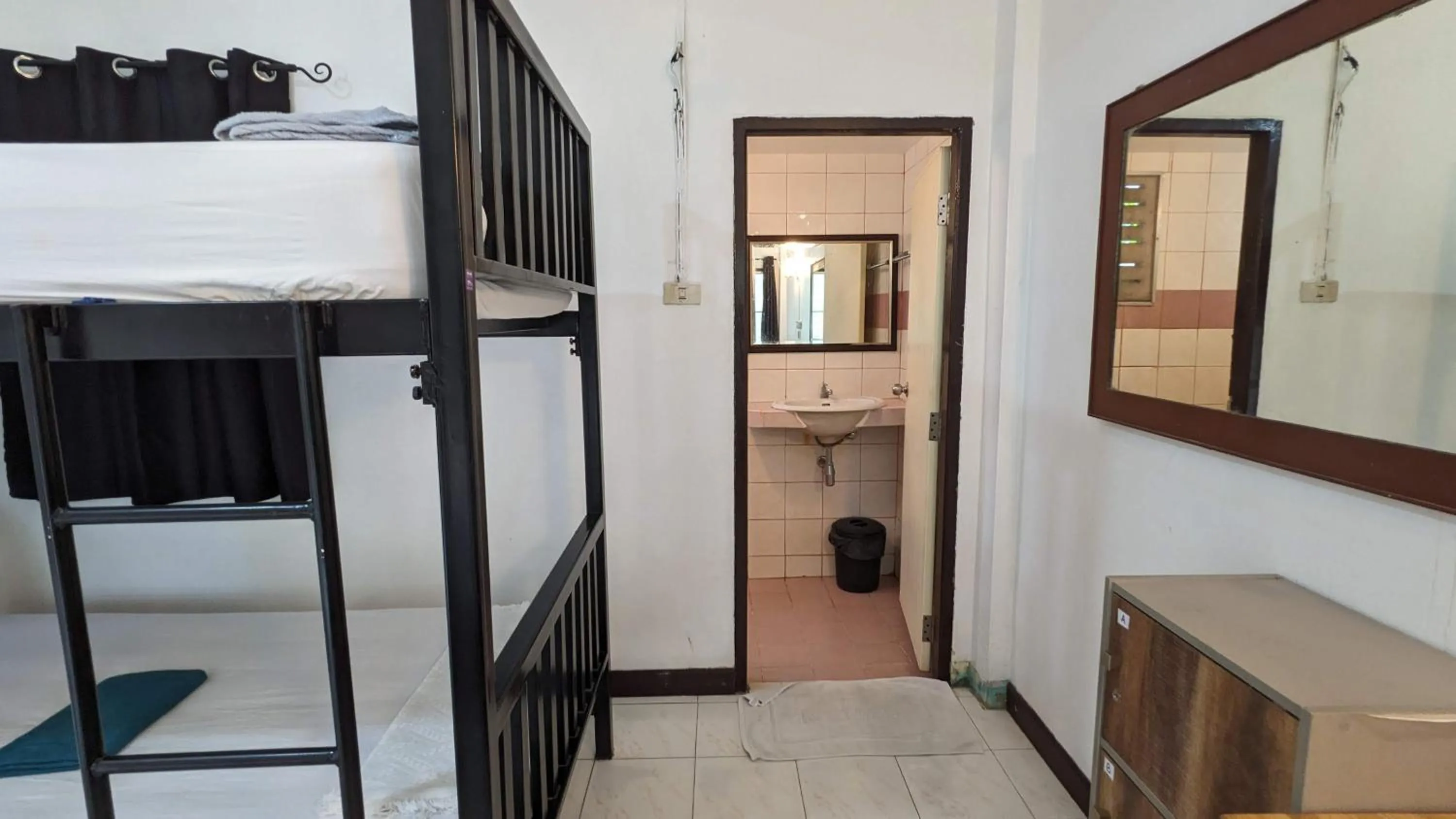 Toilet in Hydronauts Diving Resort - Koh Tao