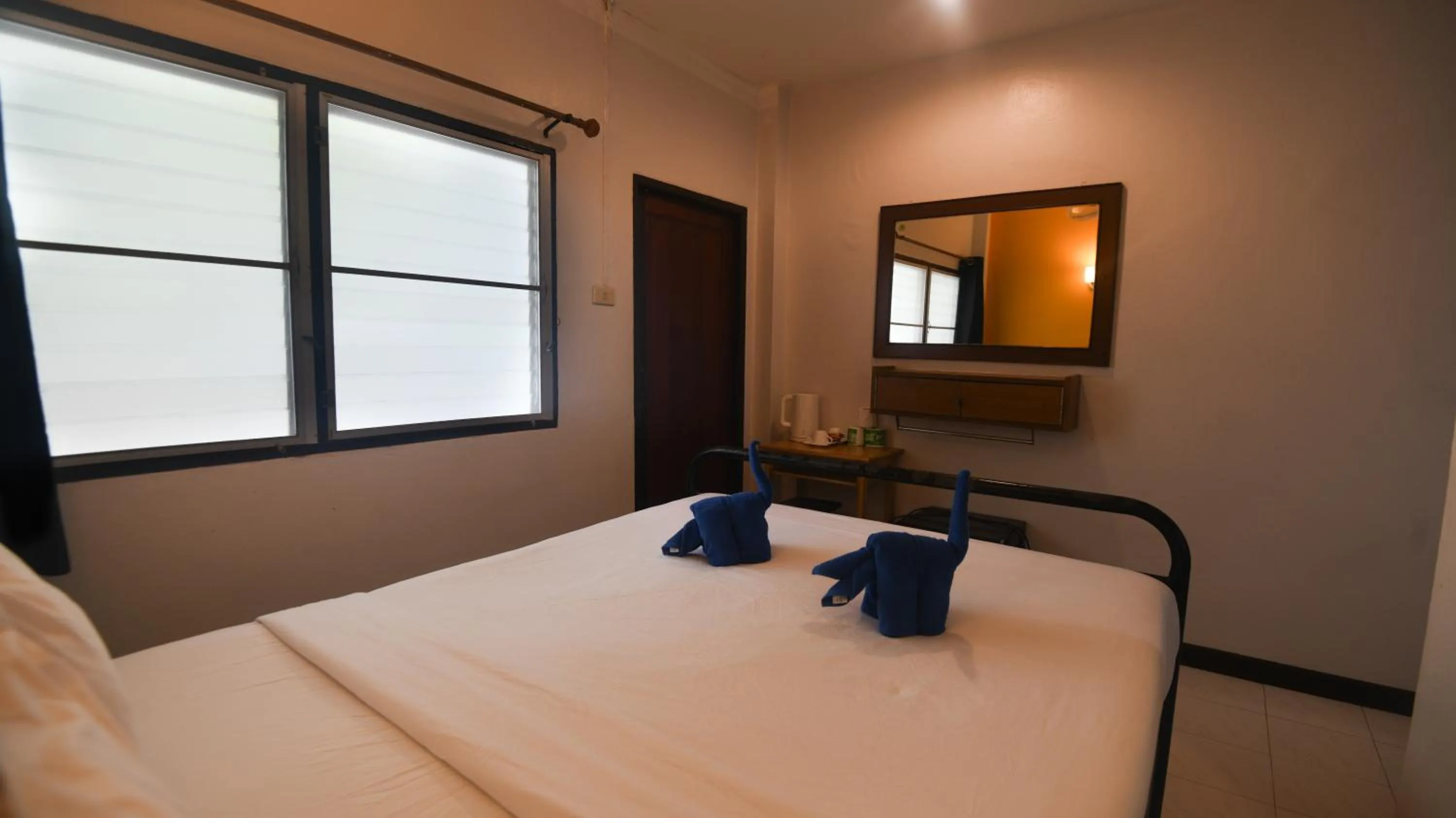 Bed in Hydronauts Diving Resort - Koh Tao