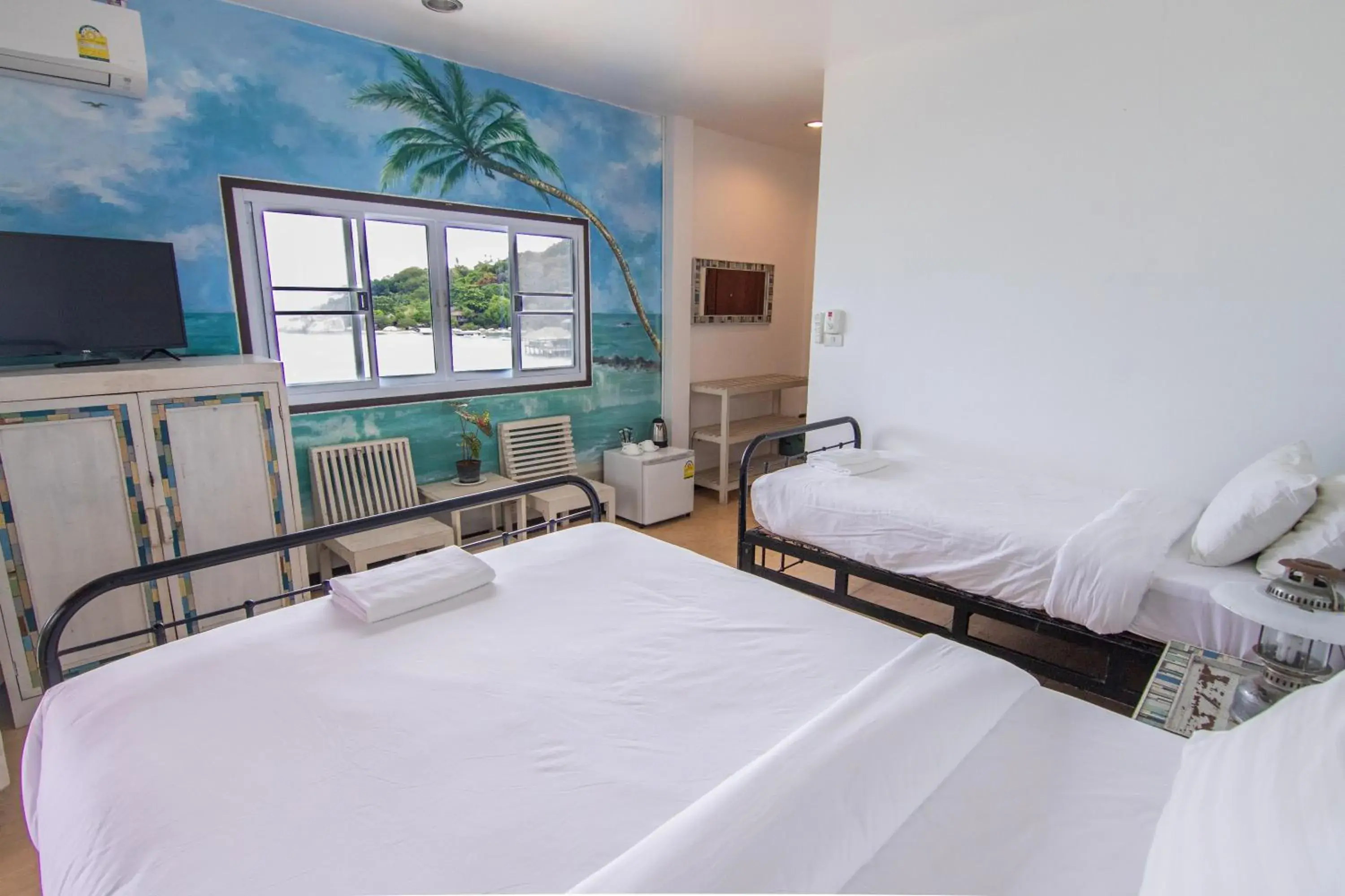 Deluxe Triple Room with Sea View in Hydronauts Diving Resort - Koh Tao Deluxe Triple Room with Sea View in Hydronauts Diving Resort - Koh Tao