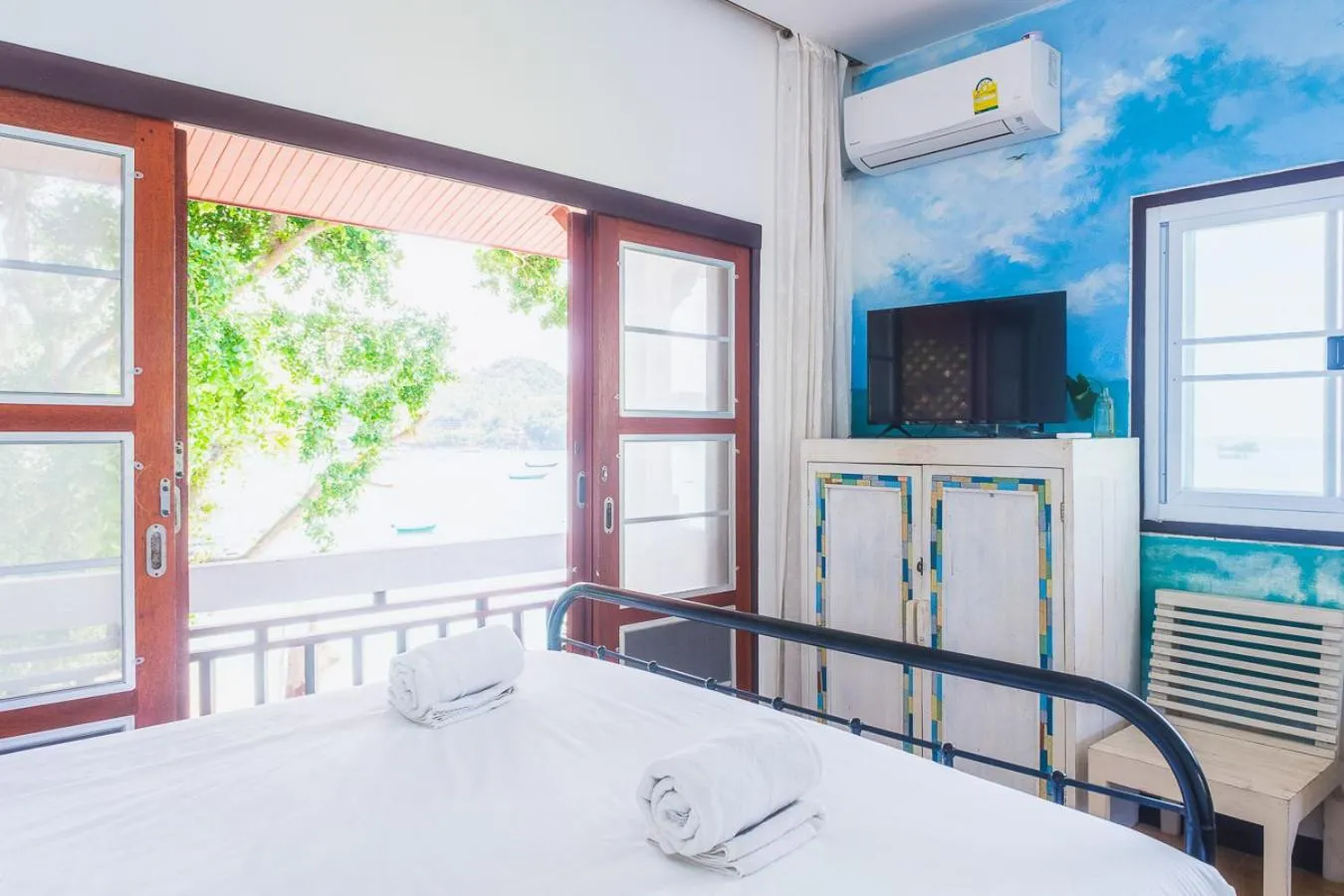 Bed in Hydronauts Diving Resort - Koh Tao