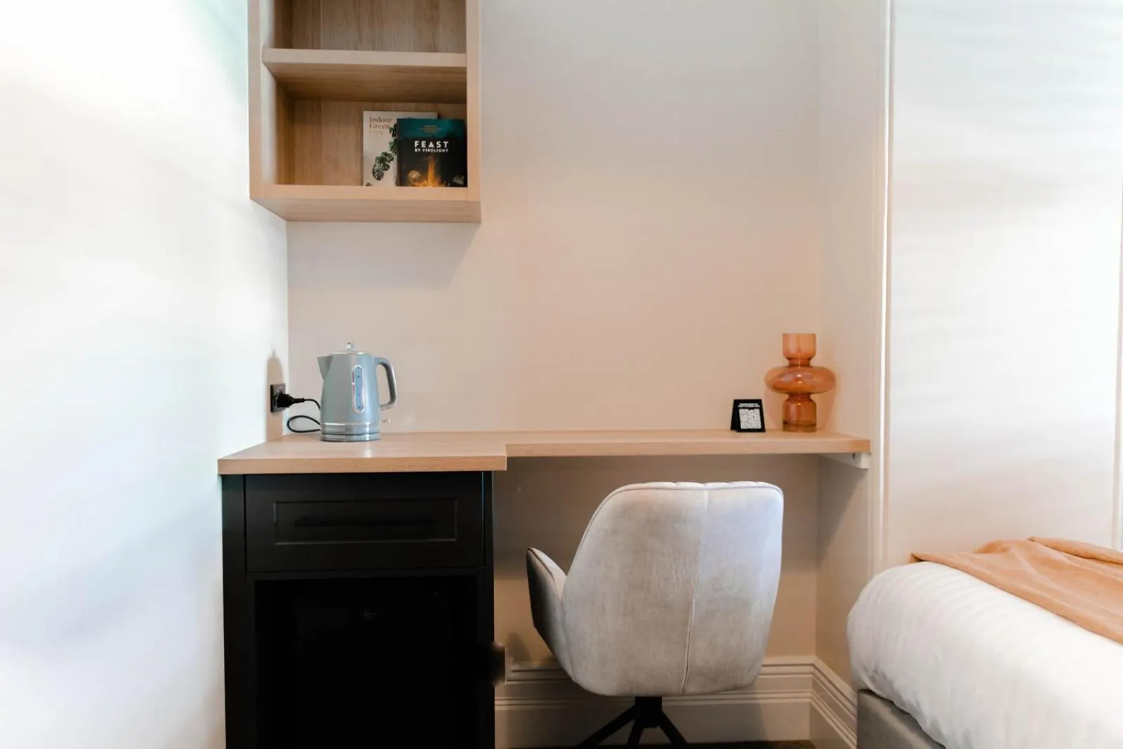 Photo of the whole room, Bed in Oxford on Otho